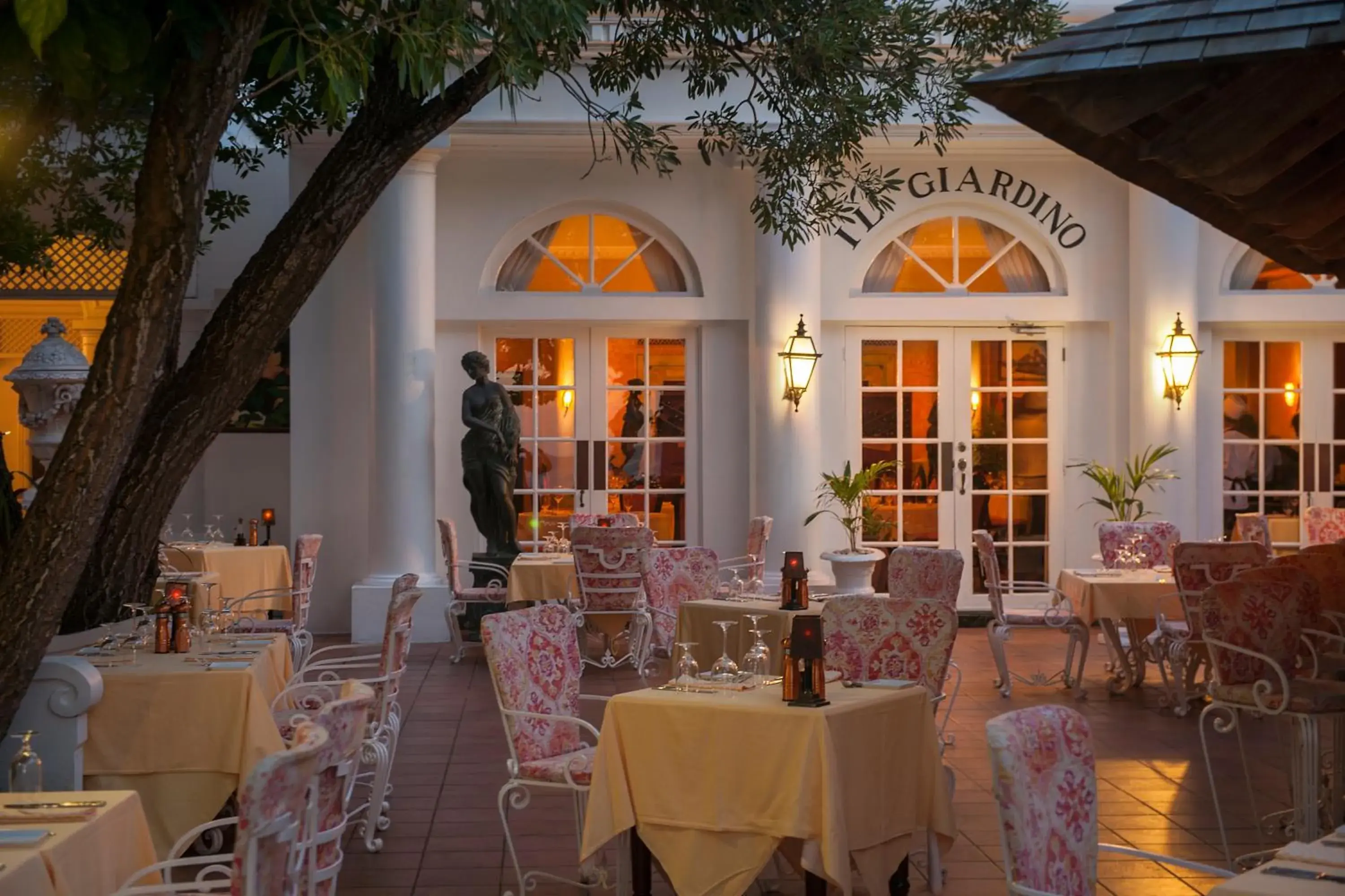 Restaurant/places to eat in Half Moon Restaurant/places to eat in Half Moon
