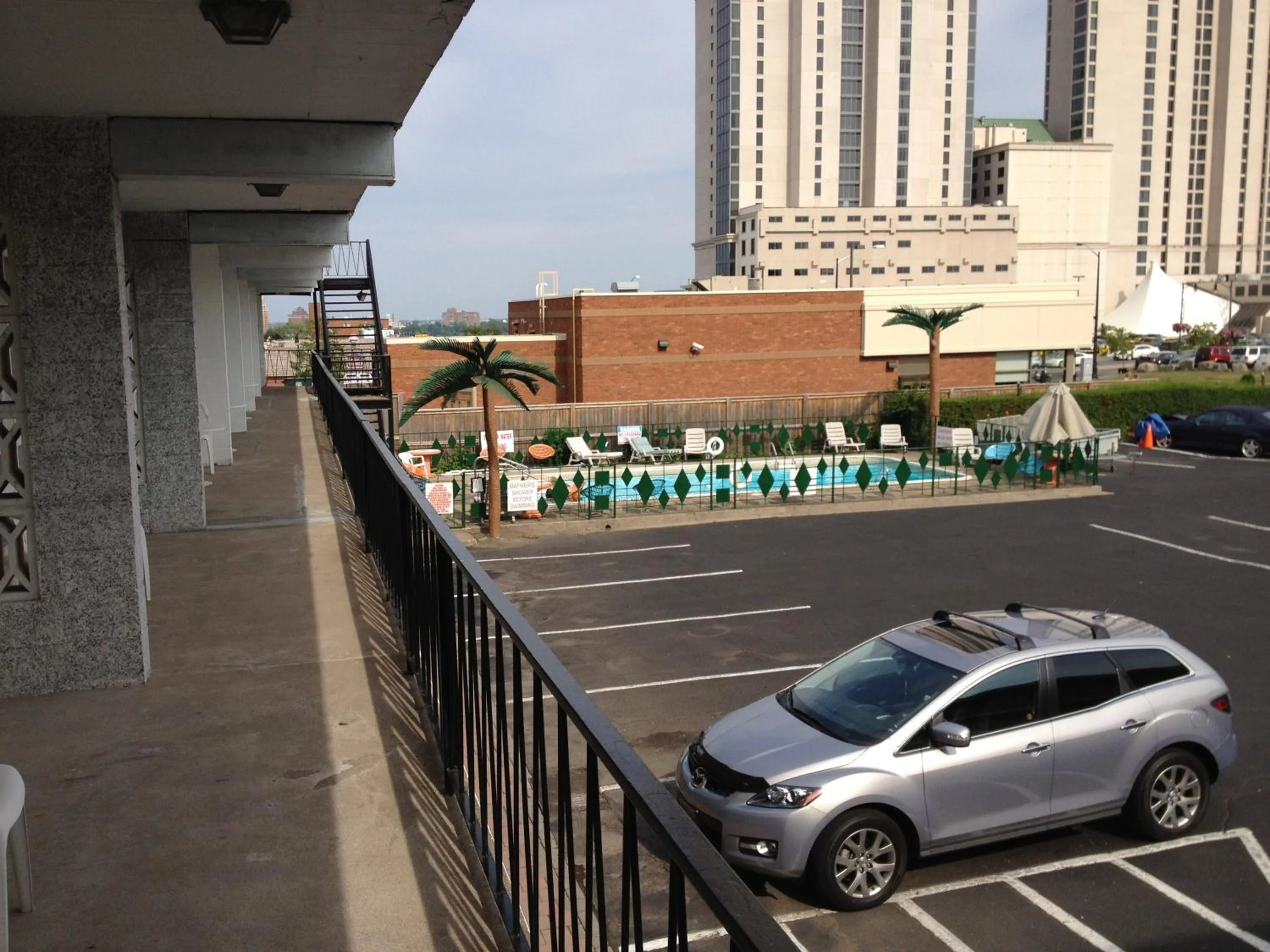 Balcony/Terrace in Rainbow Motor Inn - Fallsview