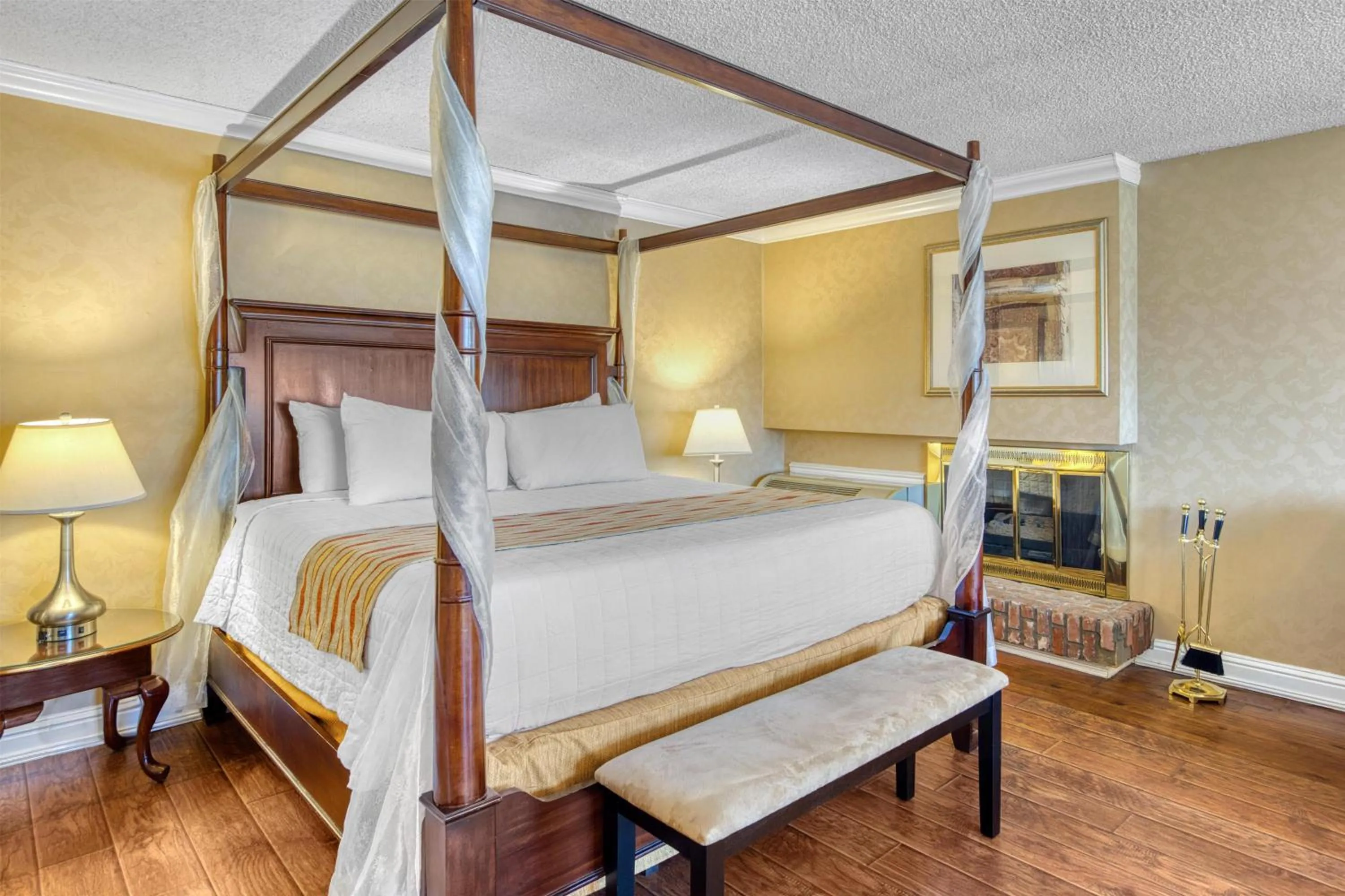 Bedroom, Bed in SureStay Plus Hotel by Best Western Reno Airport