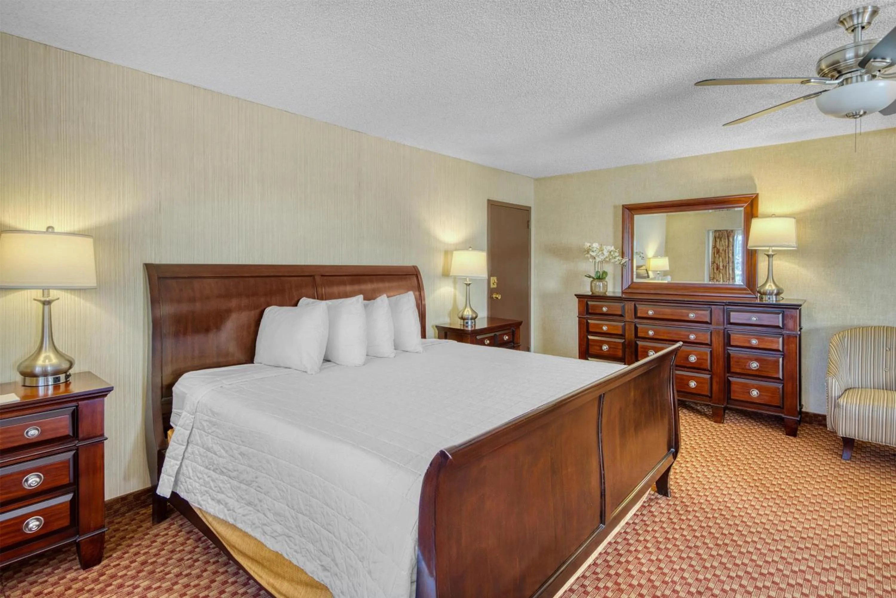 Bedroom, Bed in SureStay Plus Hotel by Best Western Reno Airport