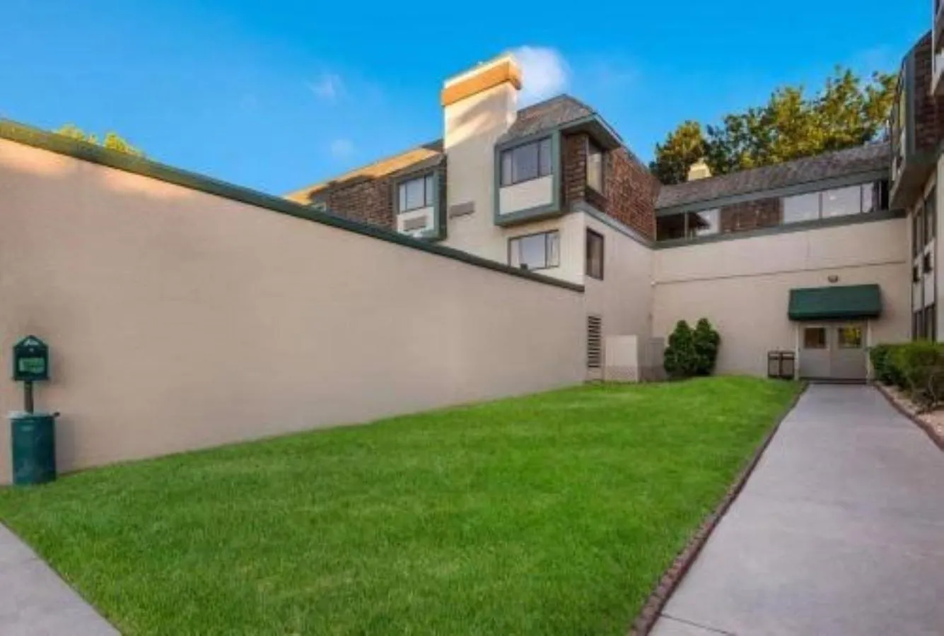 pet friendly in SureStay Plus Hotel by Best Western Reno Airport