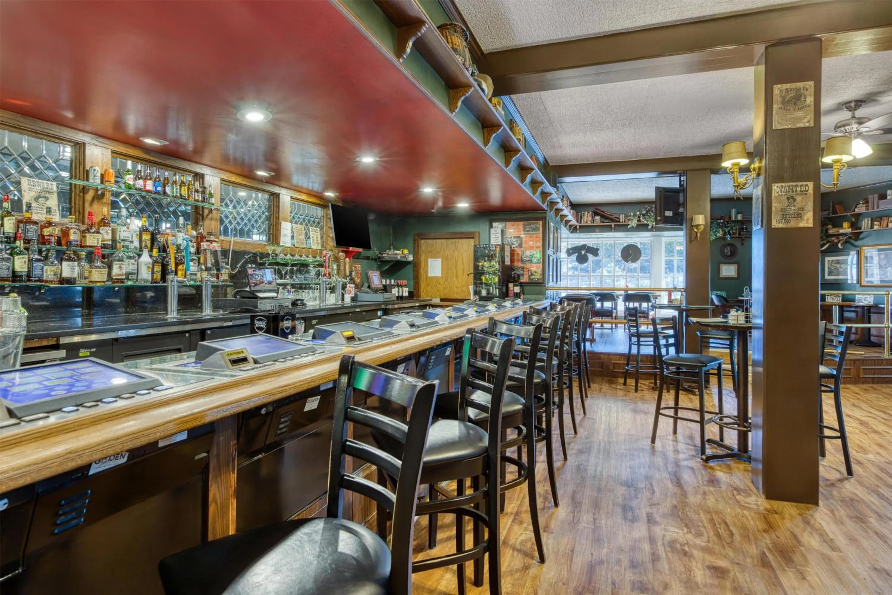 Restaurant/places to eat in SureStay Plus Hotel by Best Western Reno Airport