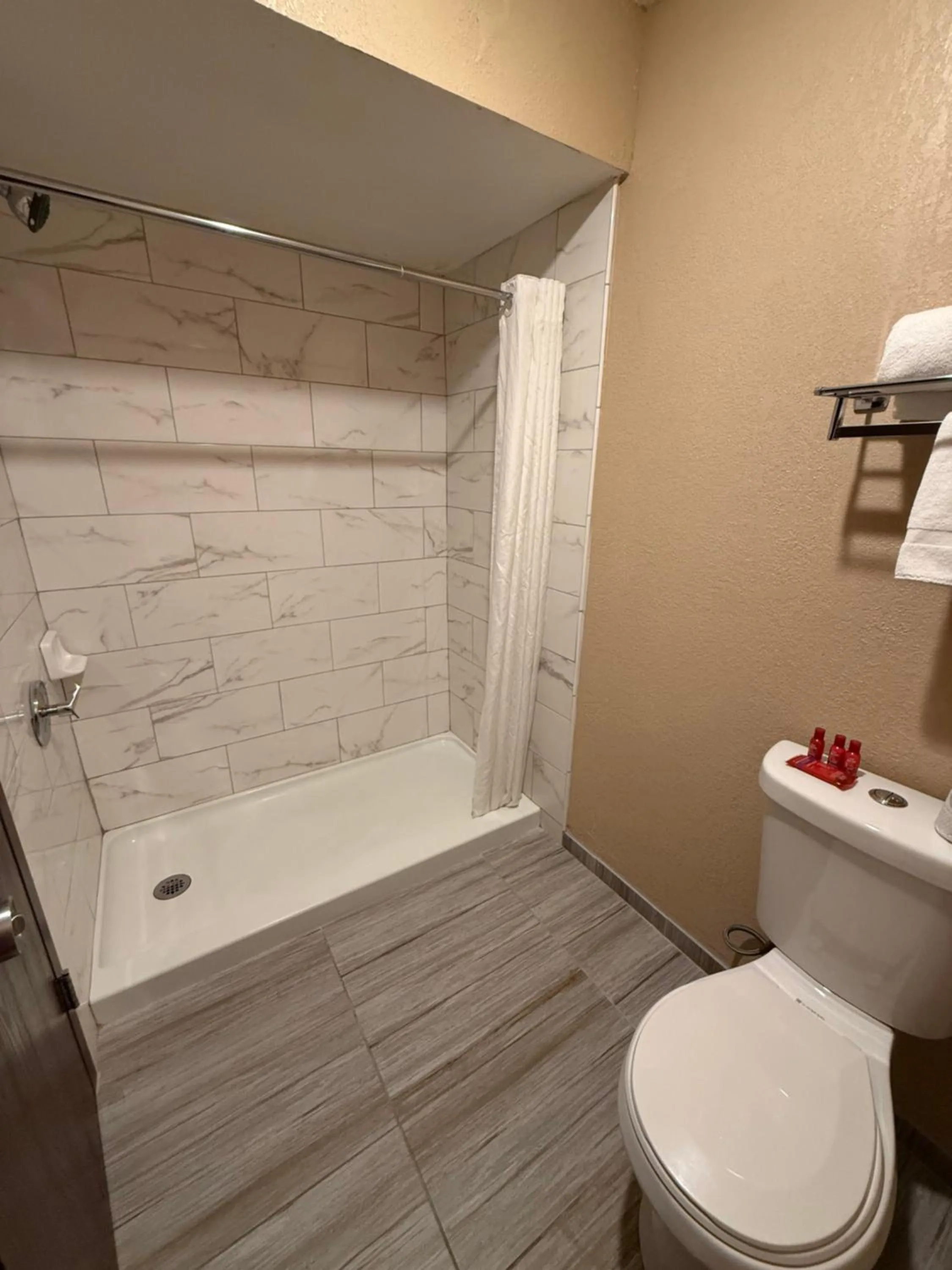 Bathroom in SureStay Plus Hotel by Best Western Reno Airport