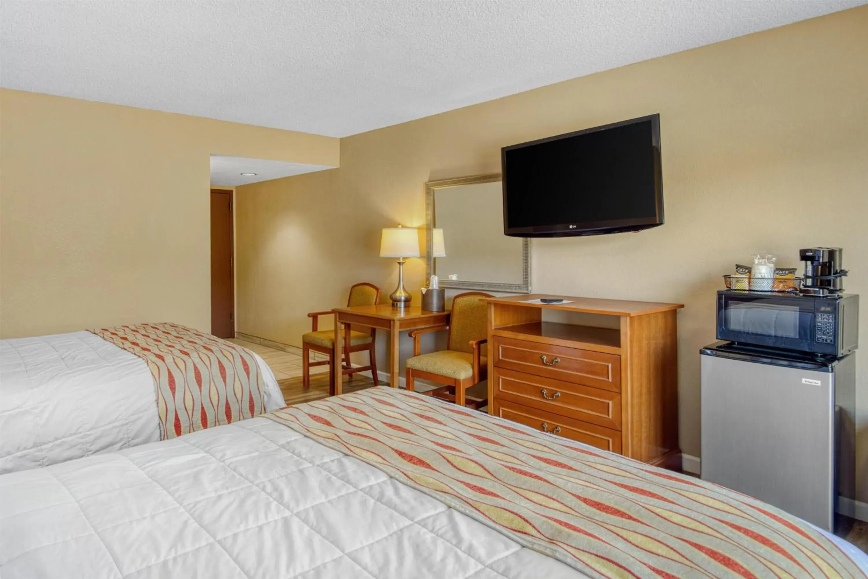 Bedroom, Bed in SureStay Plus Hotel by Best Western Reno Airport Bedroom, Bed in SureStay Plus Hotel by Best Western Reno Airport