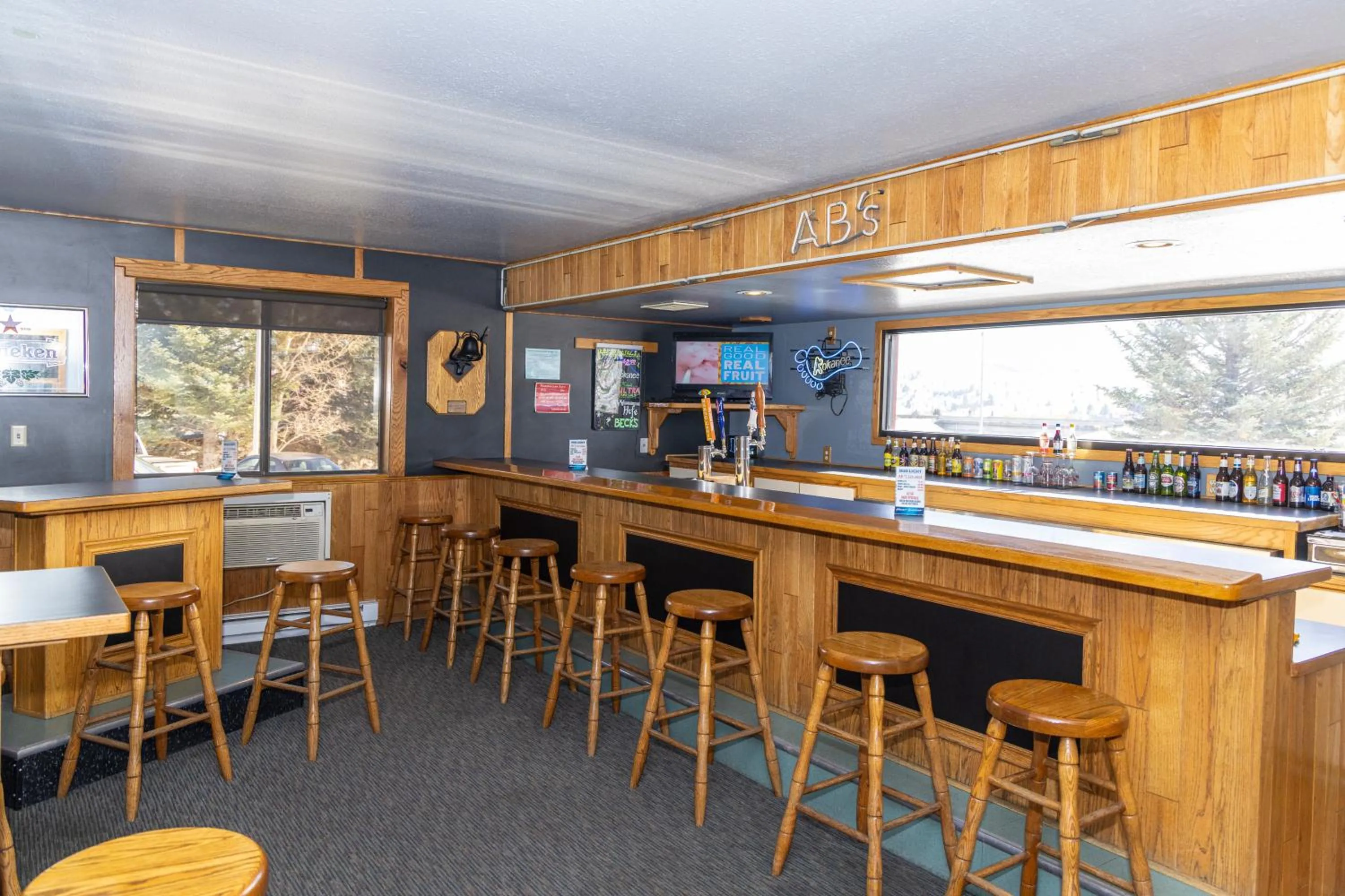 Lounge or bar in Rocker Inn