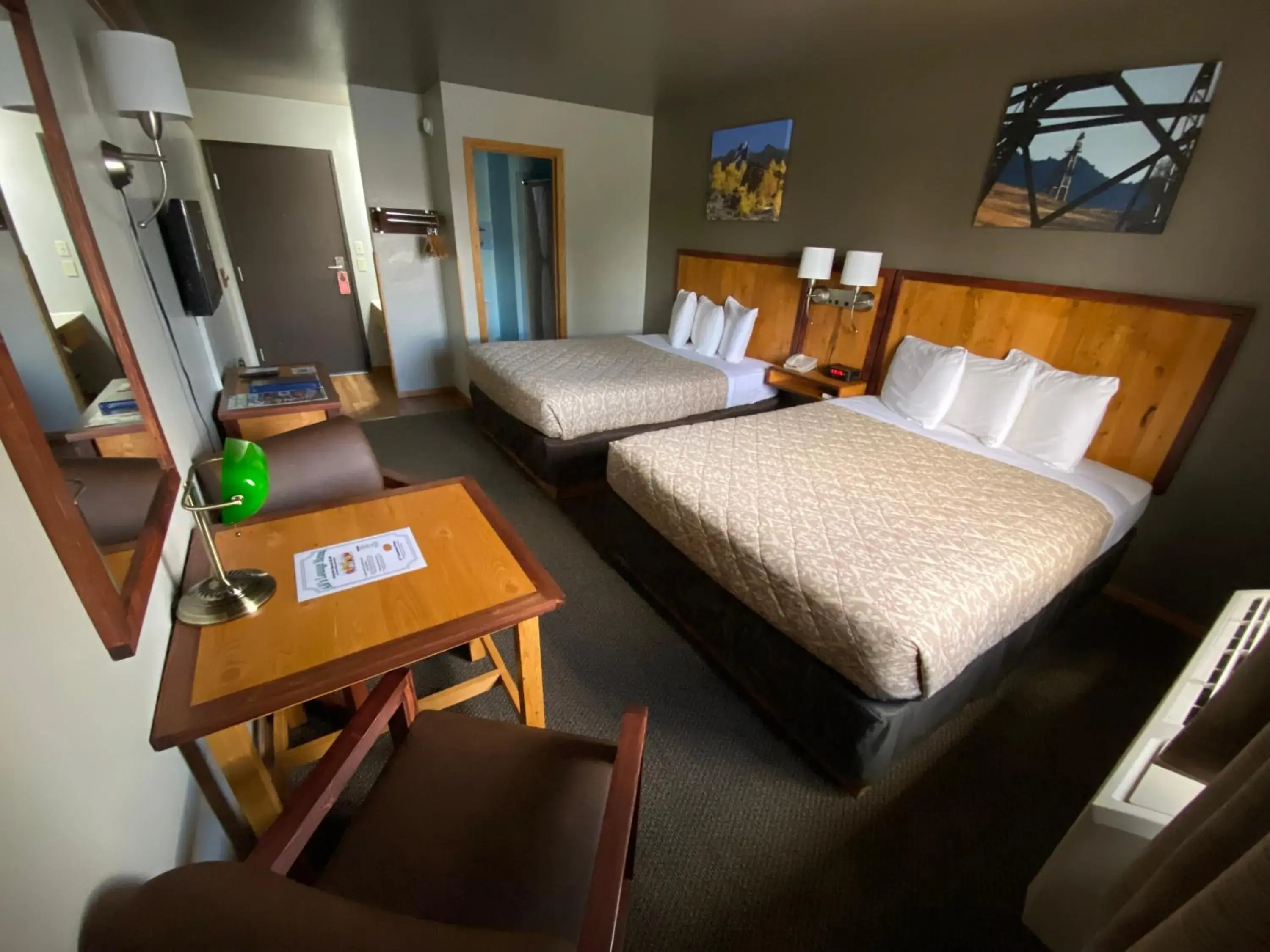 Photo of the whole room, Bed in Rocker Inn Photo of the whole room, Bed in Rocker Inn