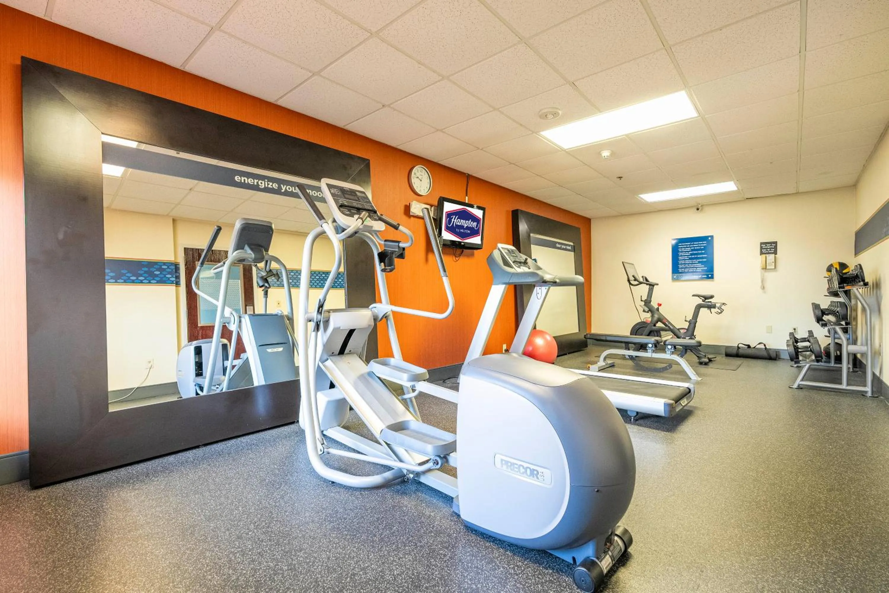 Fitness centre/facilities in Hampton Inn by Hilton Spring Hill
