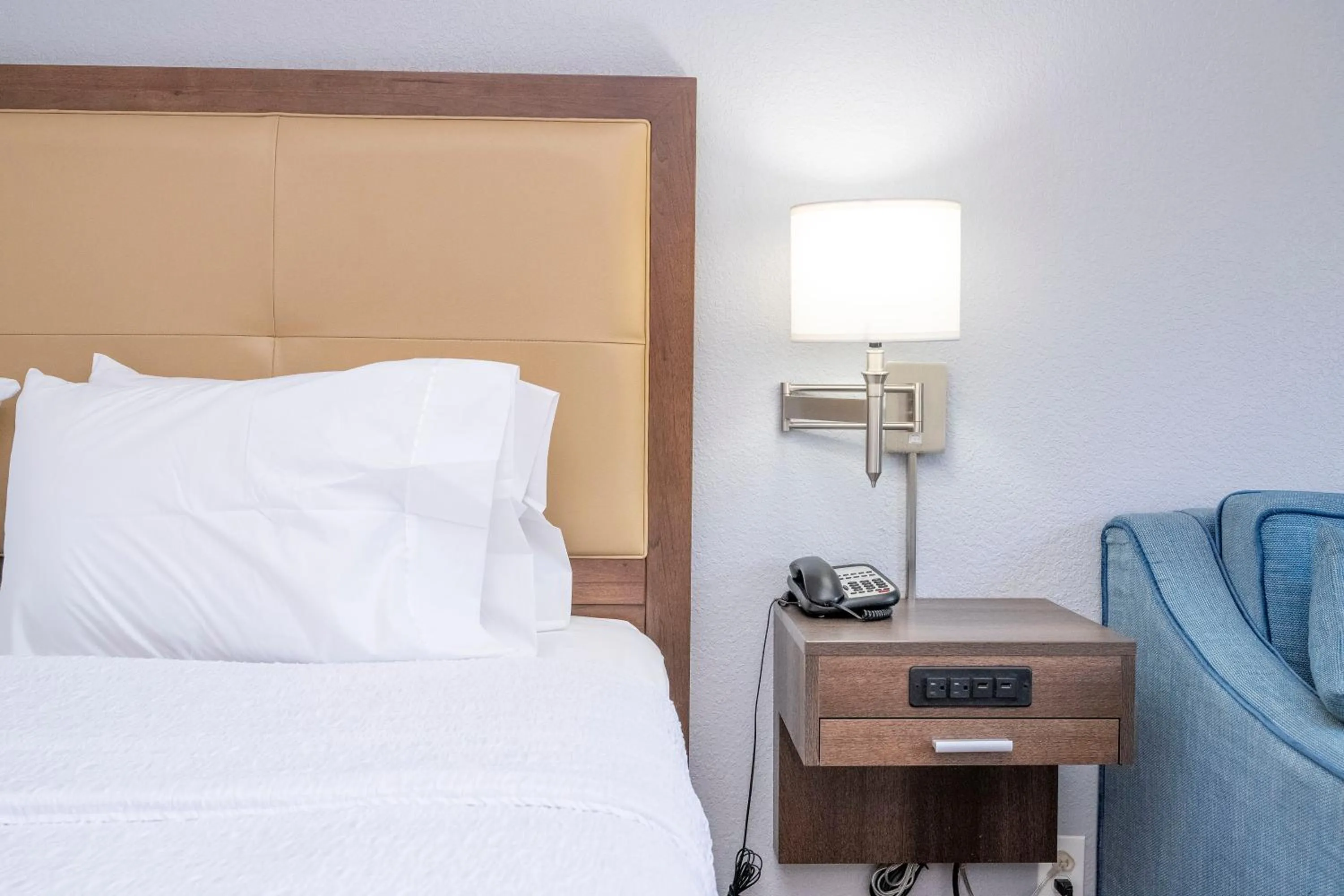 Bedroom, Bed in Hampton Inn by Hilton Spring Hill