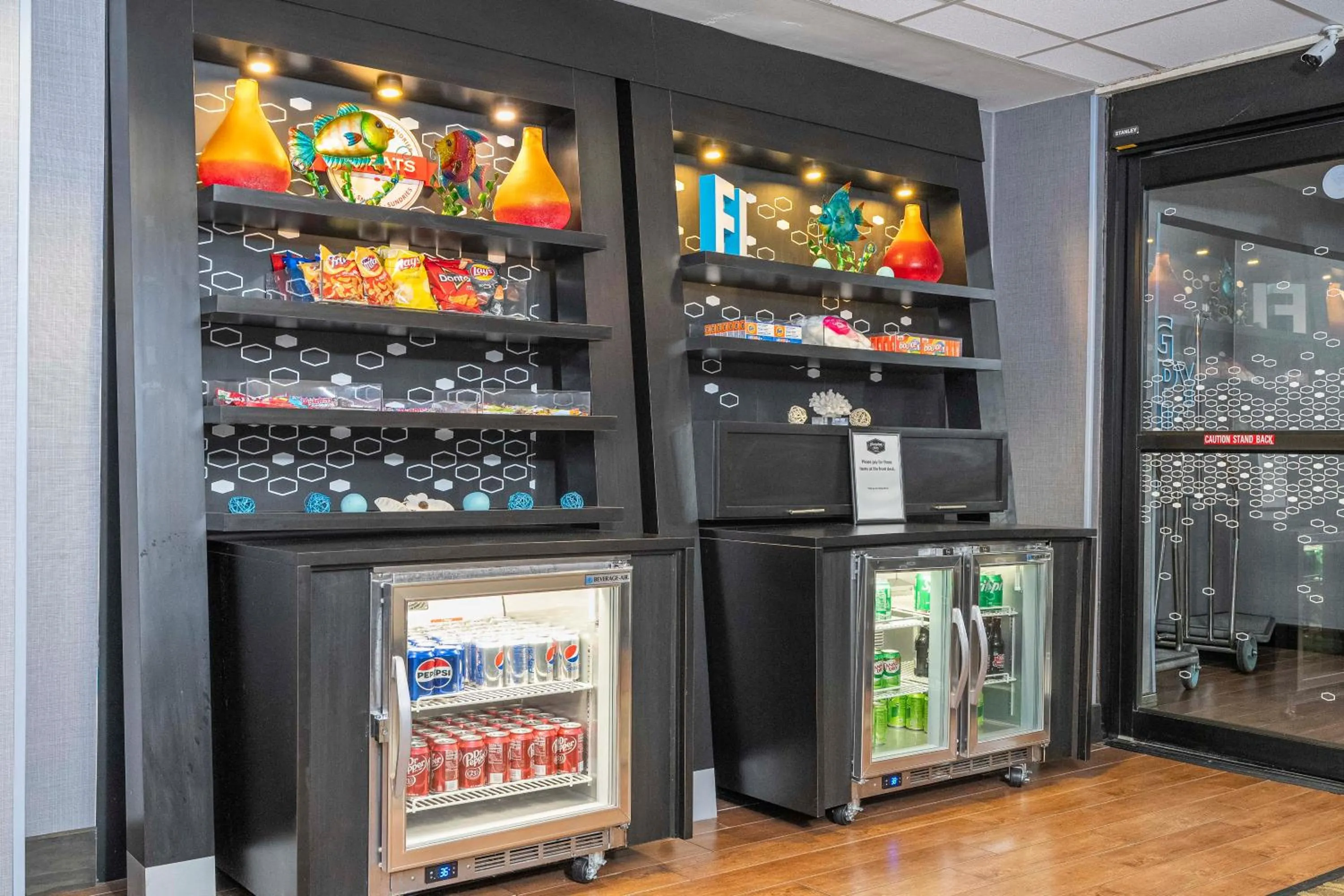 Food and drinks in Hampton Inn by Hilton Spring Hill