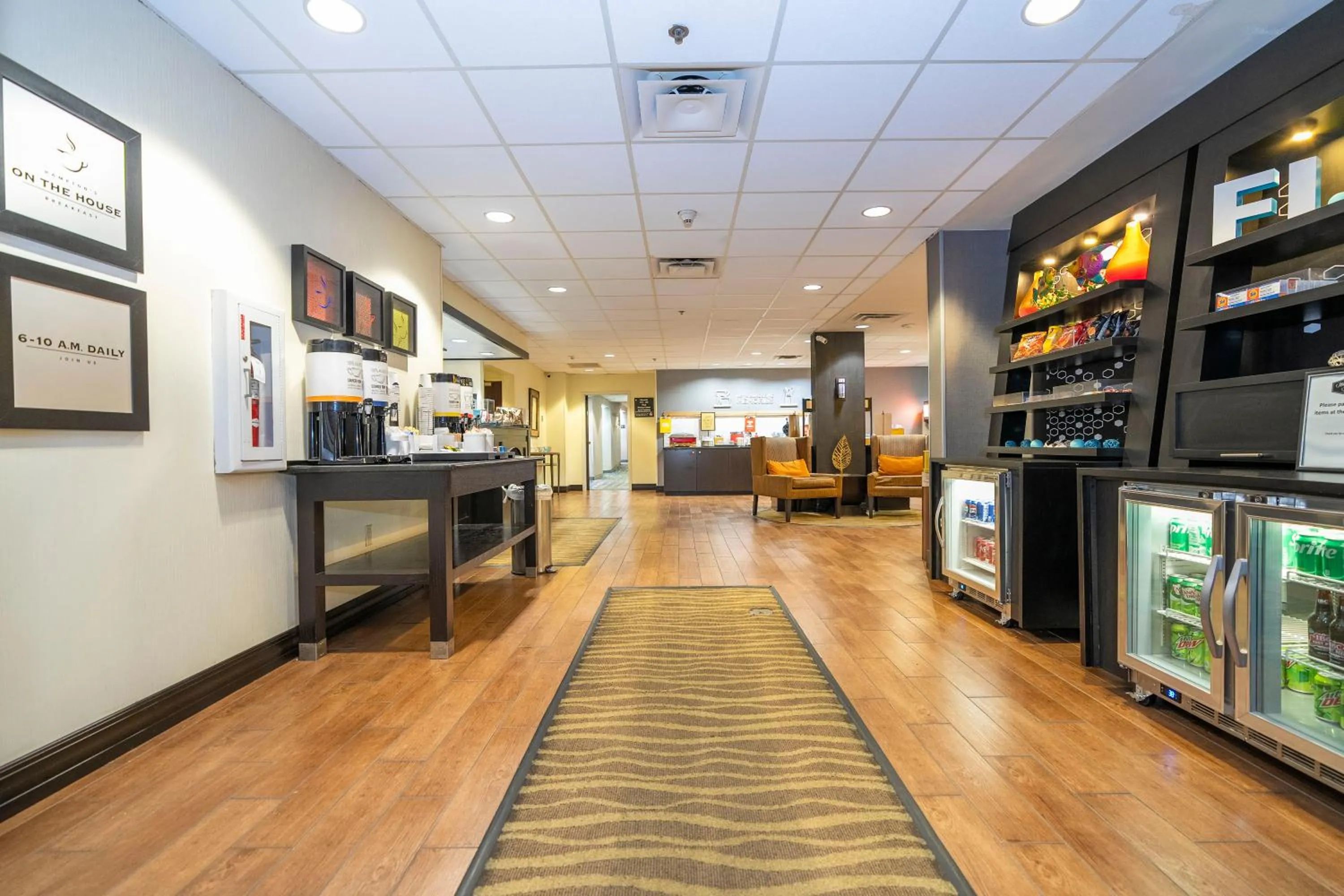 Coffee/tea facilities in Hampton Inn by Hilton Spring Hill