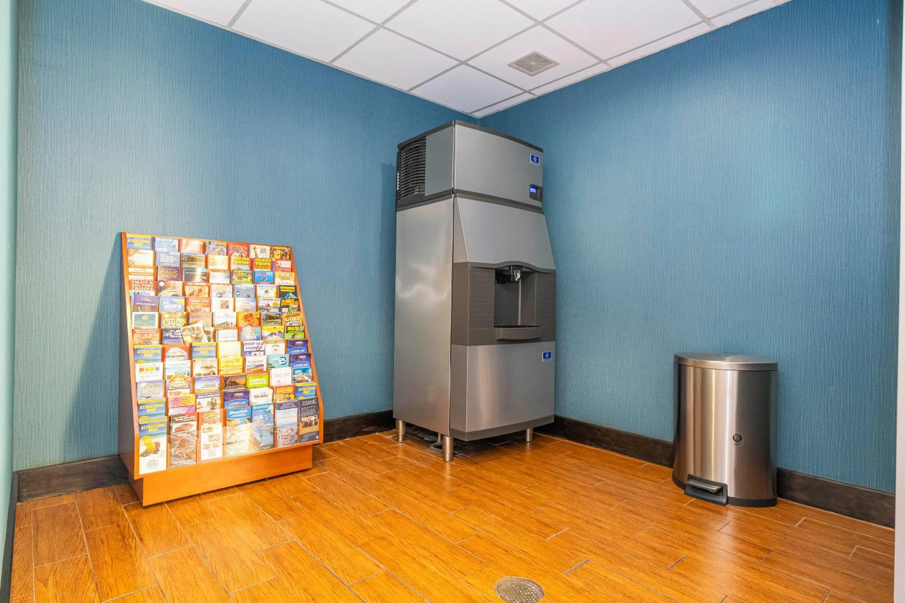 elevator in Hampton Inn by Hilton Spring Hill