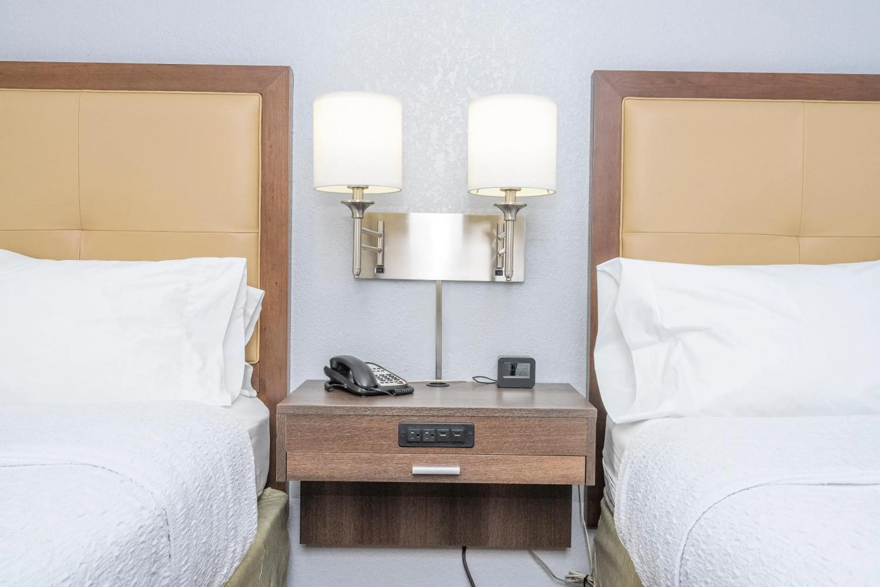 Bedroom, Bed in Hampton Inn by Hilton Spring Hill