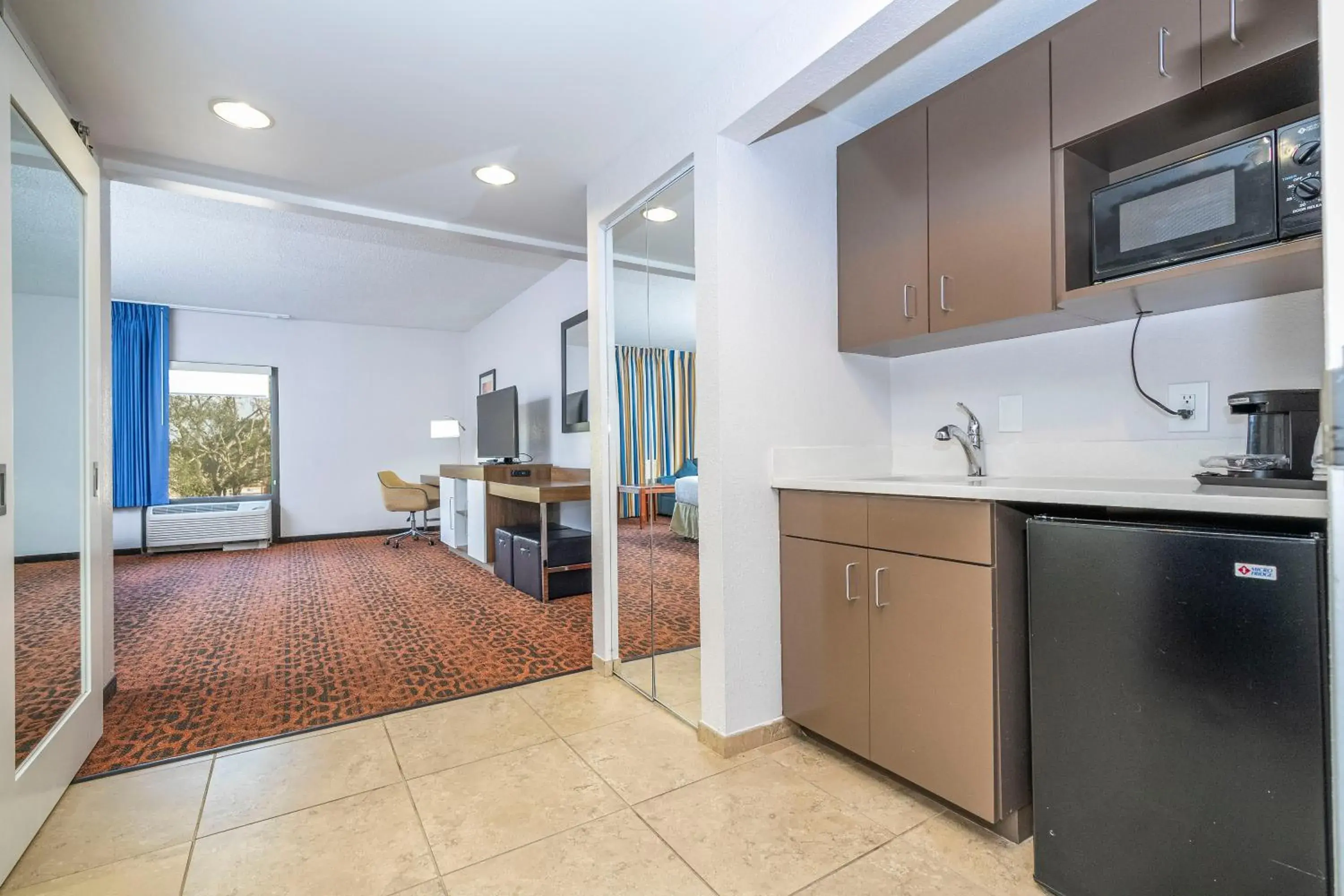 King Room with Sofa Bed and Study - Non-Smoking in Hampton Inn by Hilton Spring Hill King Room with Sofa Bed and Study - Non-Smoking in Hampton Inn by Hilton Spring Hill