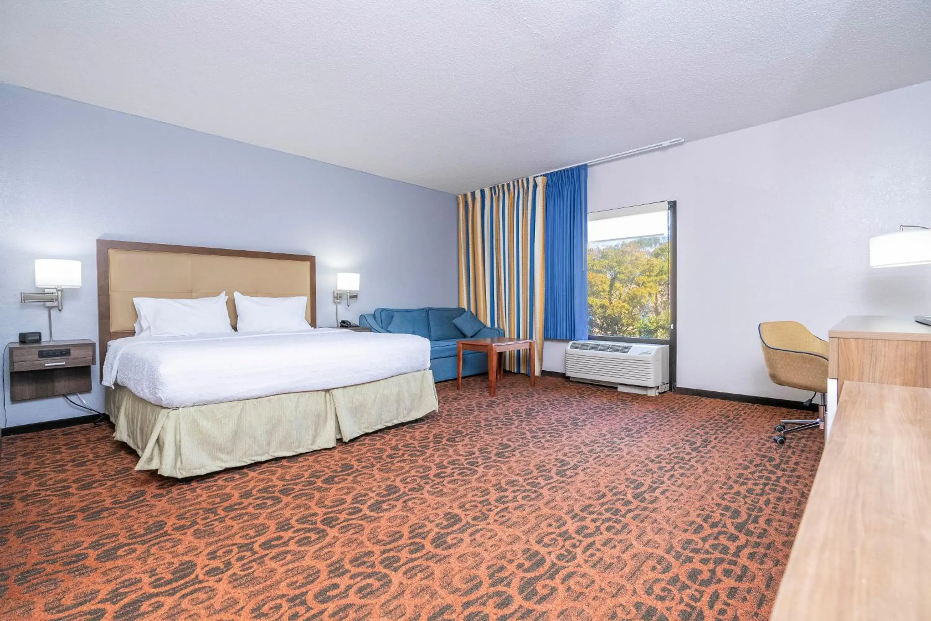 Bed in Hampton Inn by Hilton Spring Hill Bed in Hampton Inn by Hilton Spring Hill