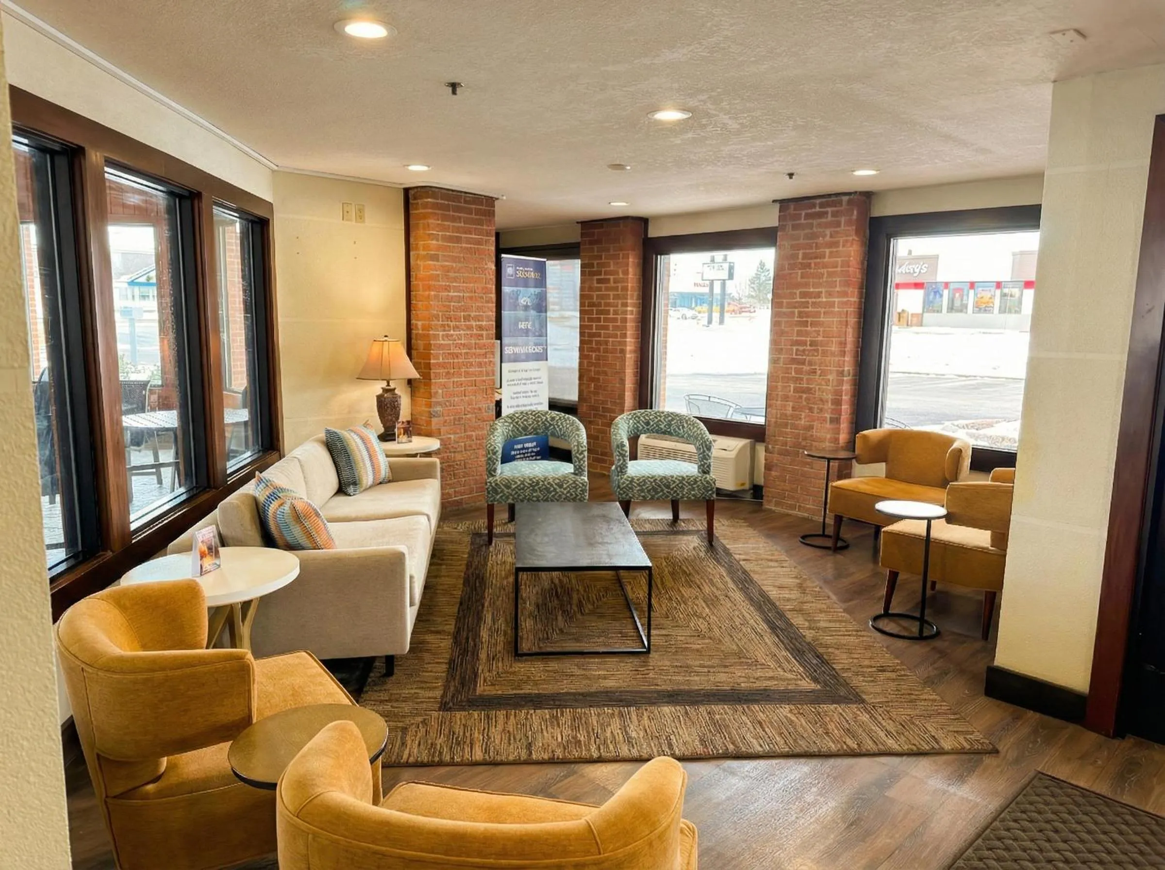 Lobby or reception in Best Western Norwalk