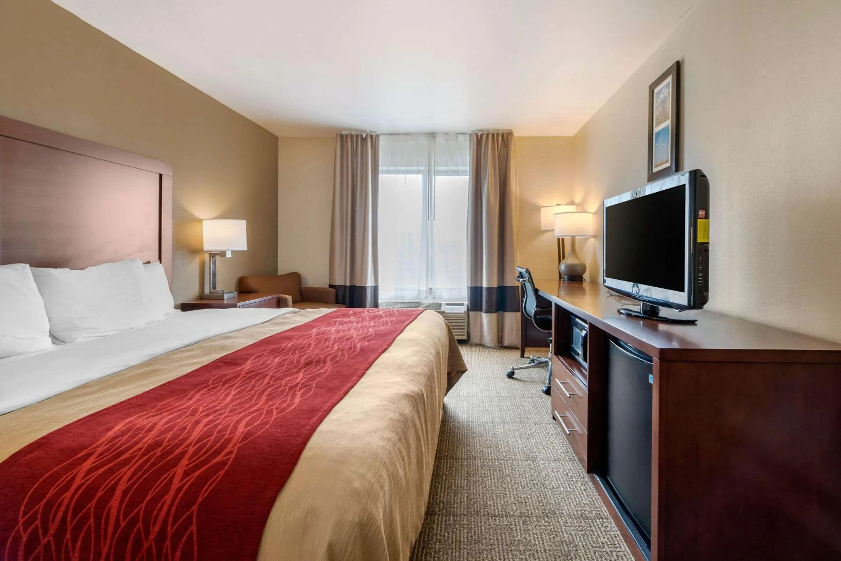 Photo of the whole room, Bed in Comfort Inn Limon