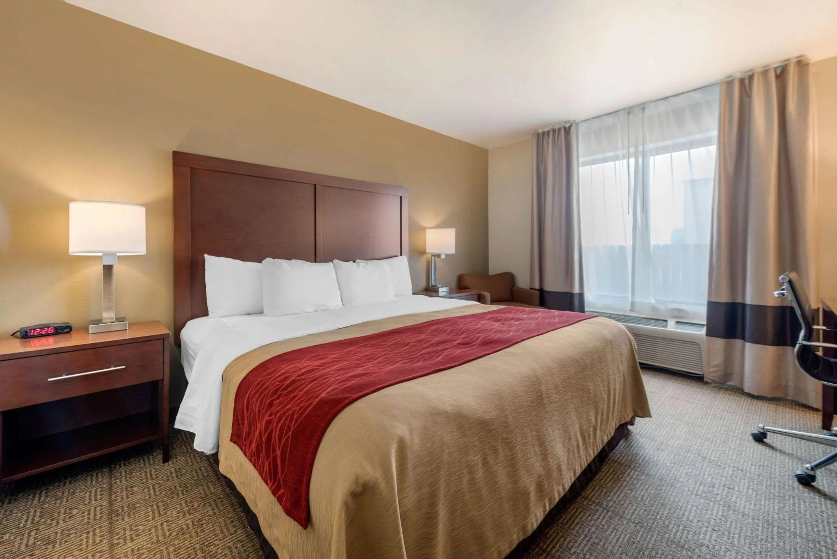 Photo of the whole room, Bed in Comfort Inn Limon