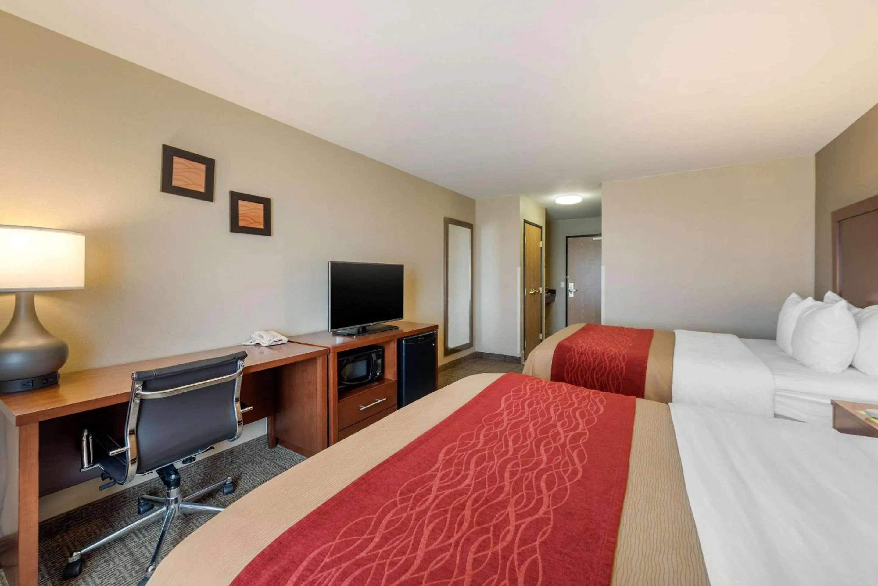 Photo of the whole room, Bed in Comfort Inn Limon