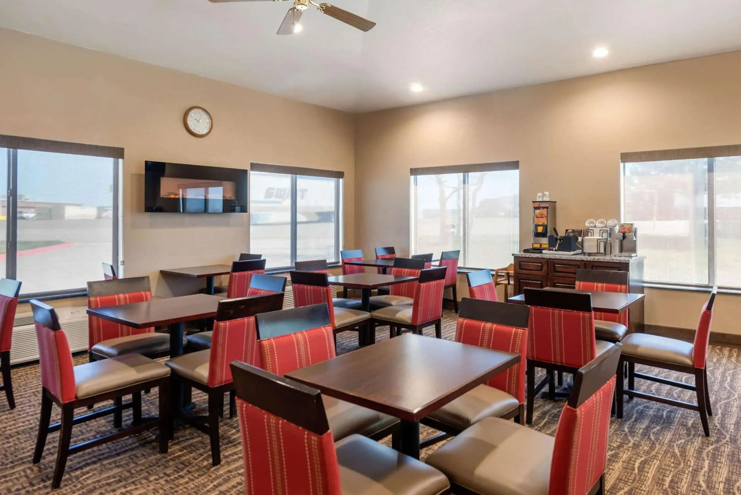 Restaurant/places to eat in Comfort Inn Limon Restaurant/places to eat in Comfort Inn Limon
