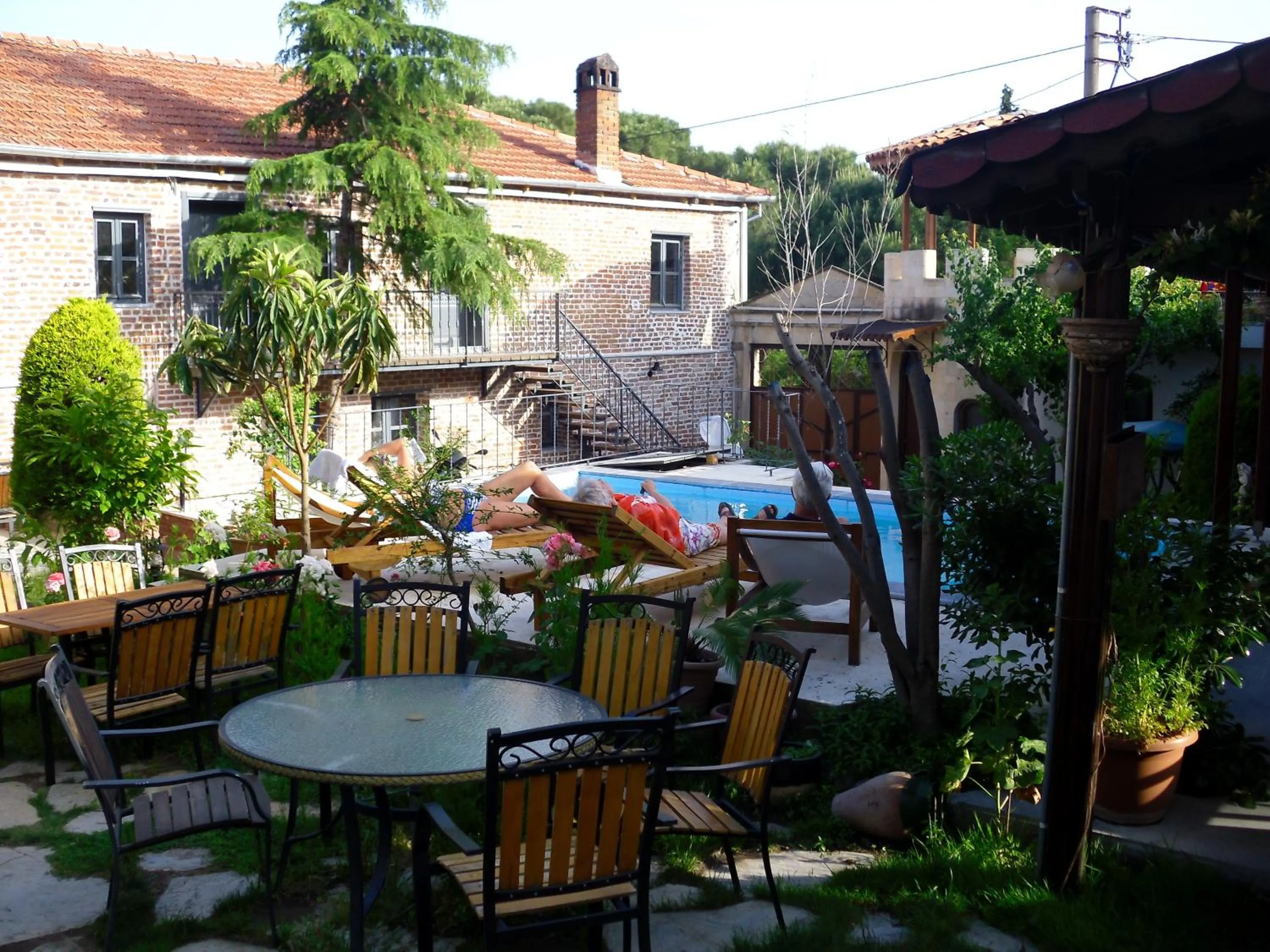 Swimming pool in Akropolis Guest House