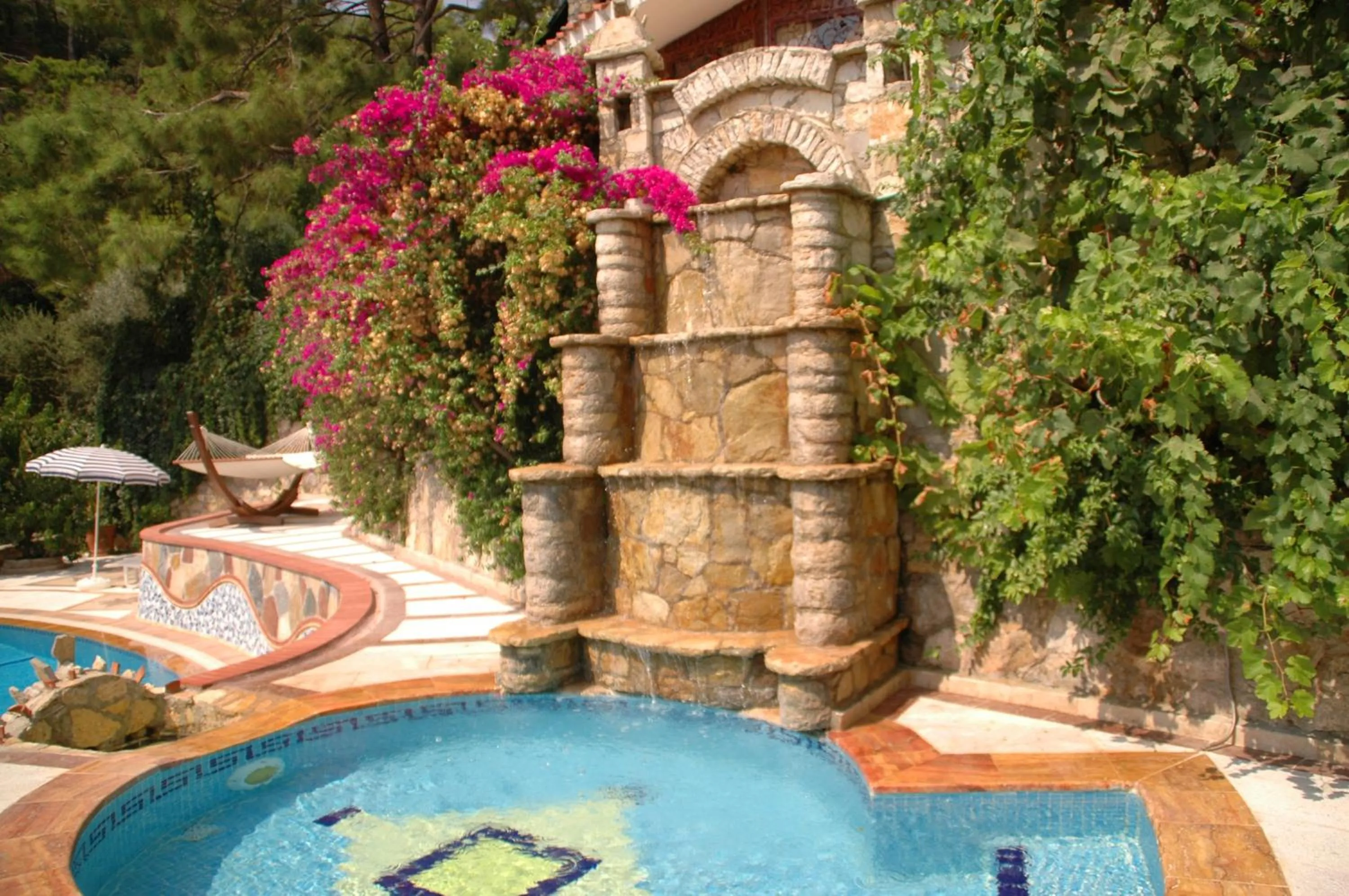 Swimming pool in Villa Symbola