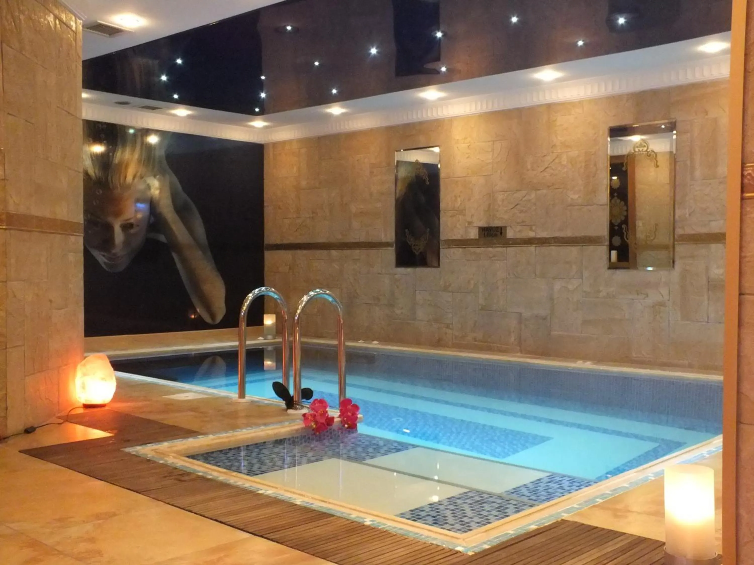 Swimming pool in Grand Asiyan Hotel