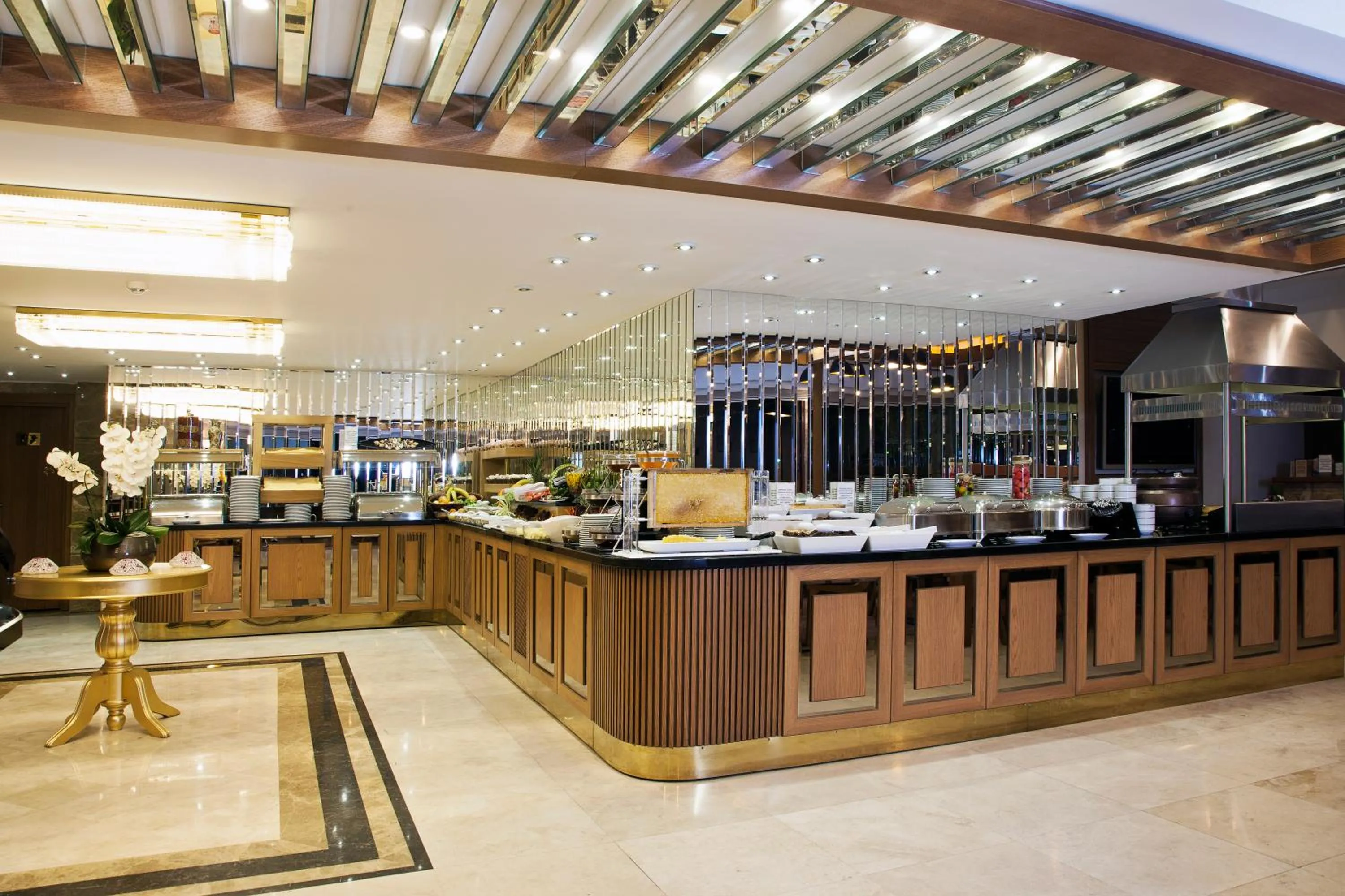 Restaurant/places to eat in Grand Asiyan Hotel