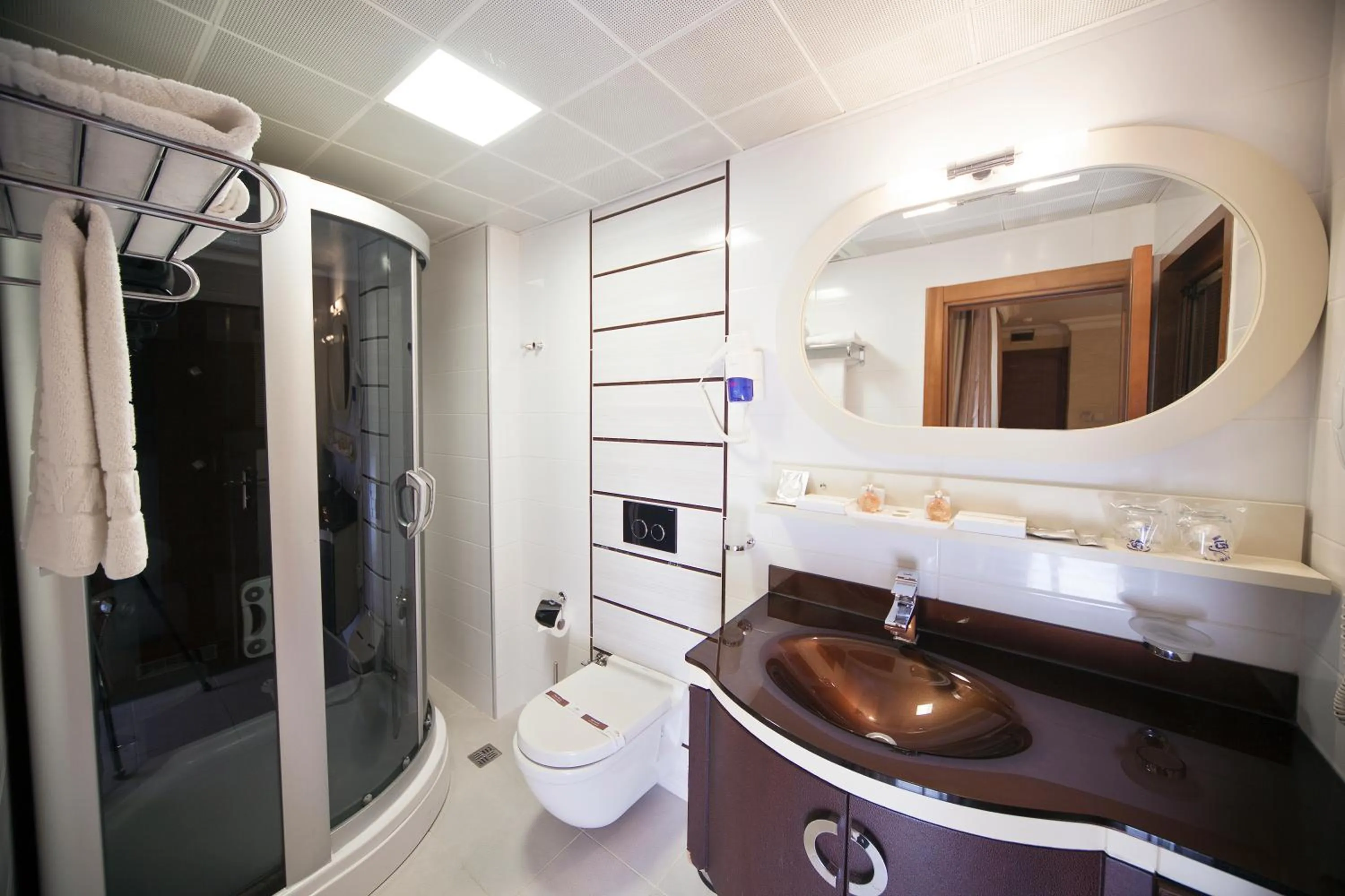 Bathroom in Grand Asiyan Hotel