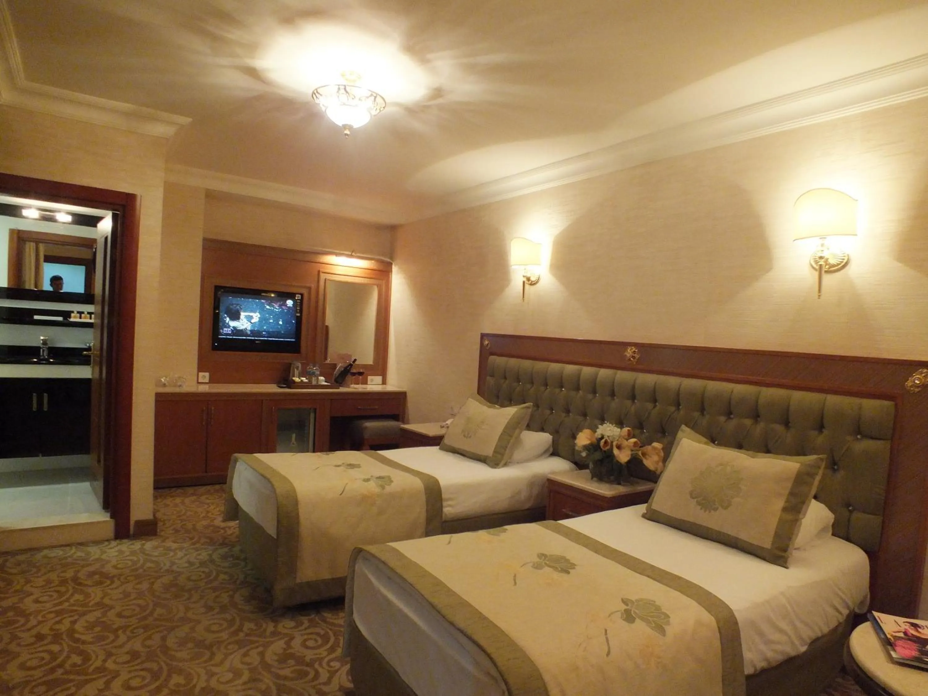 Bedroom, Bed in Grand Asiyan Hotel