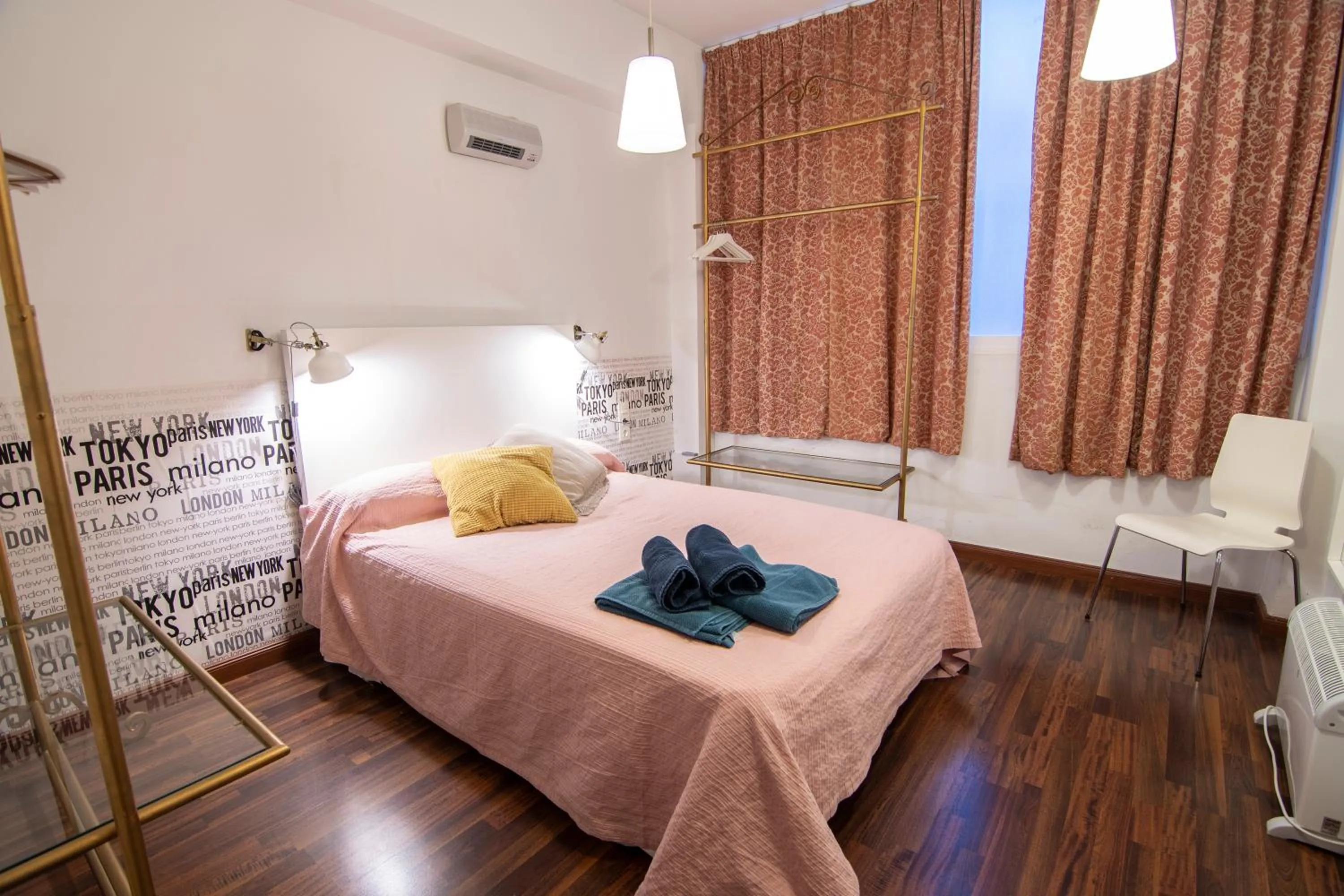 Bedroom, Bed in Casa Montalbán Apartamentos Turísticos