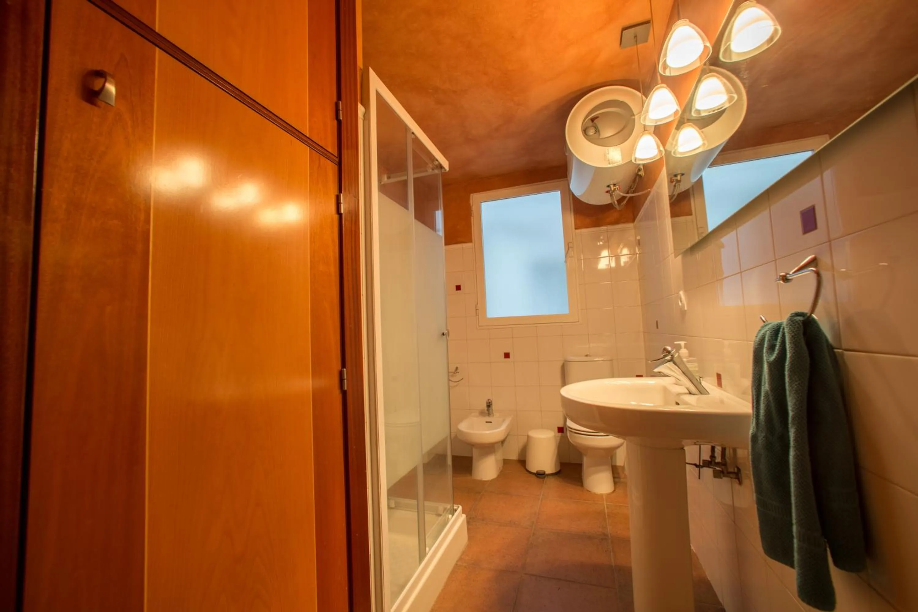 Bathroom in Casa Montalbán Apartamentos Turísticos