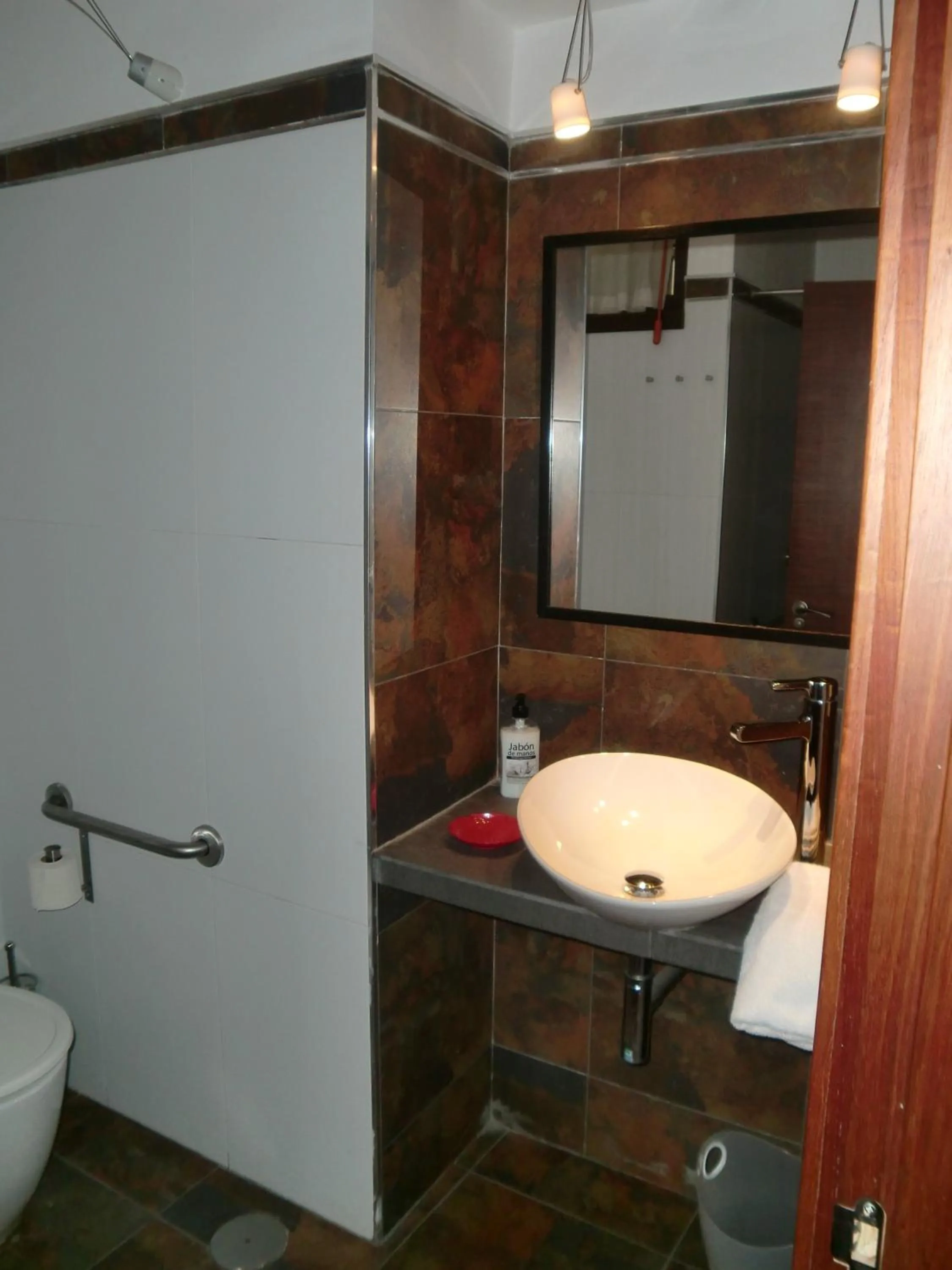 Bathroom in Casa Montalbán Apartamentos Turísticos