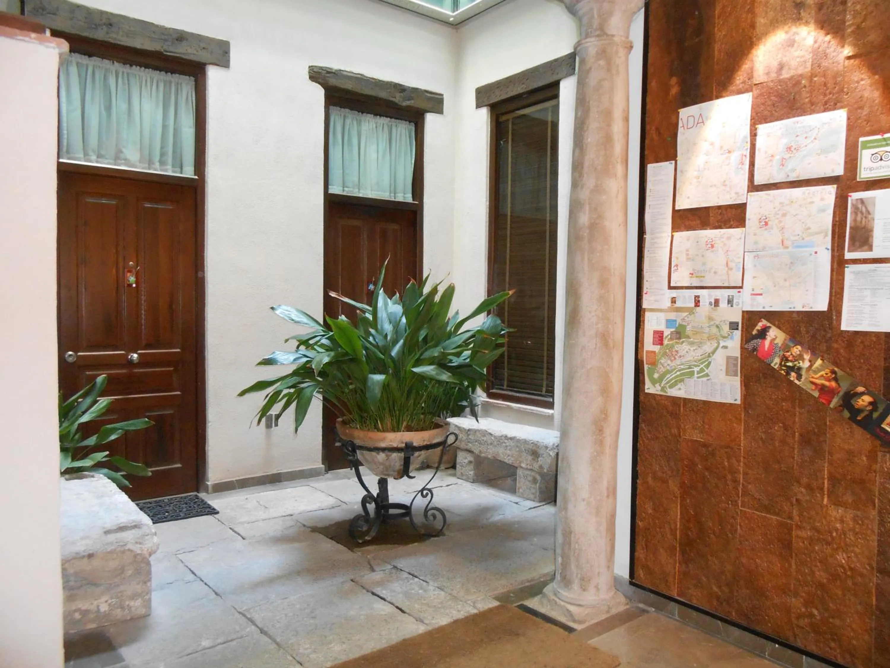 Lobby or reception in Casa Montalbán Apartamentos Turísticos