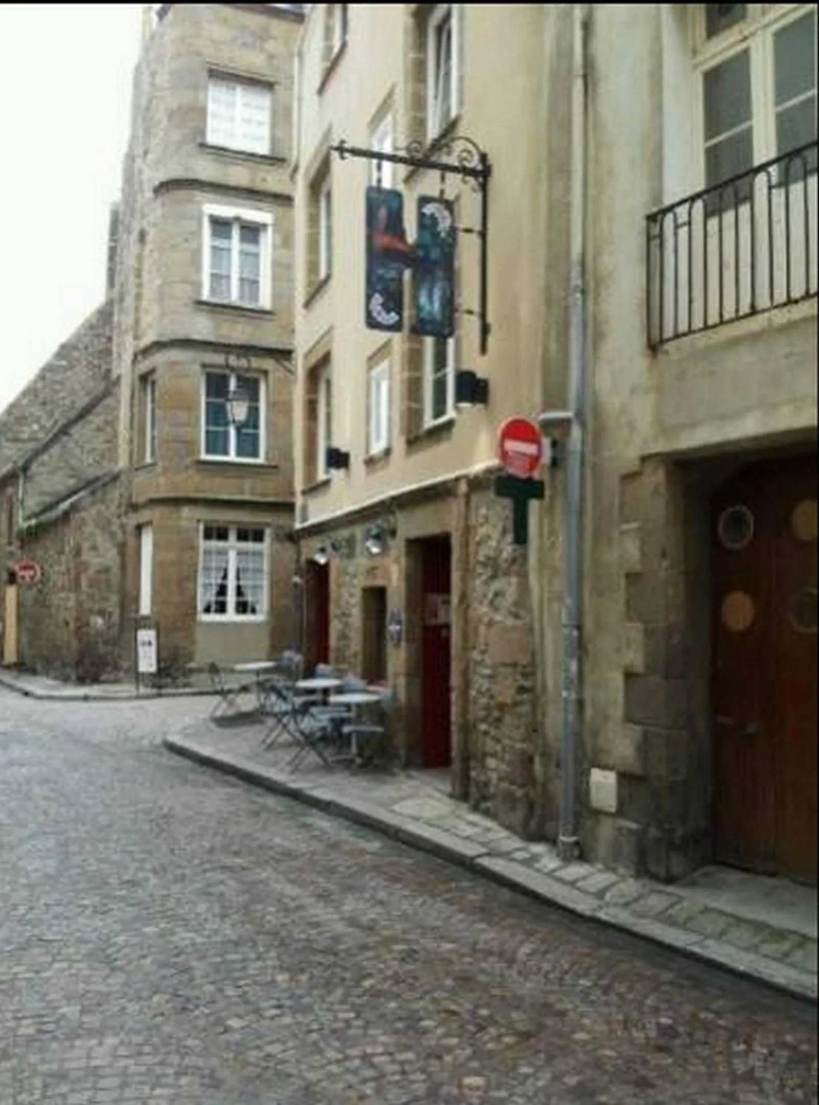 Facade/entrance in Le Port Malo