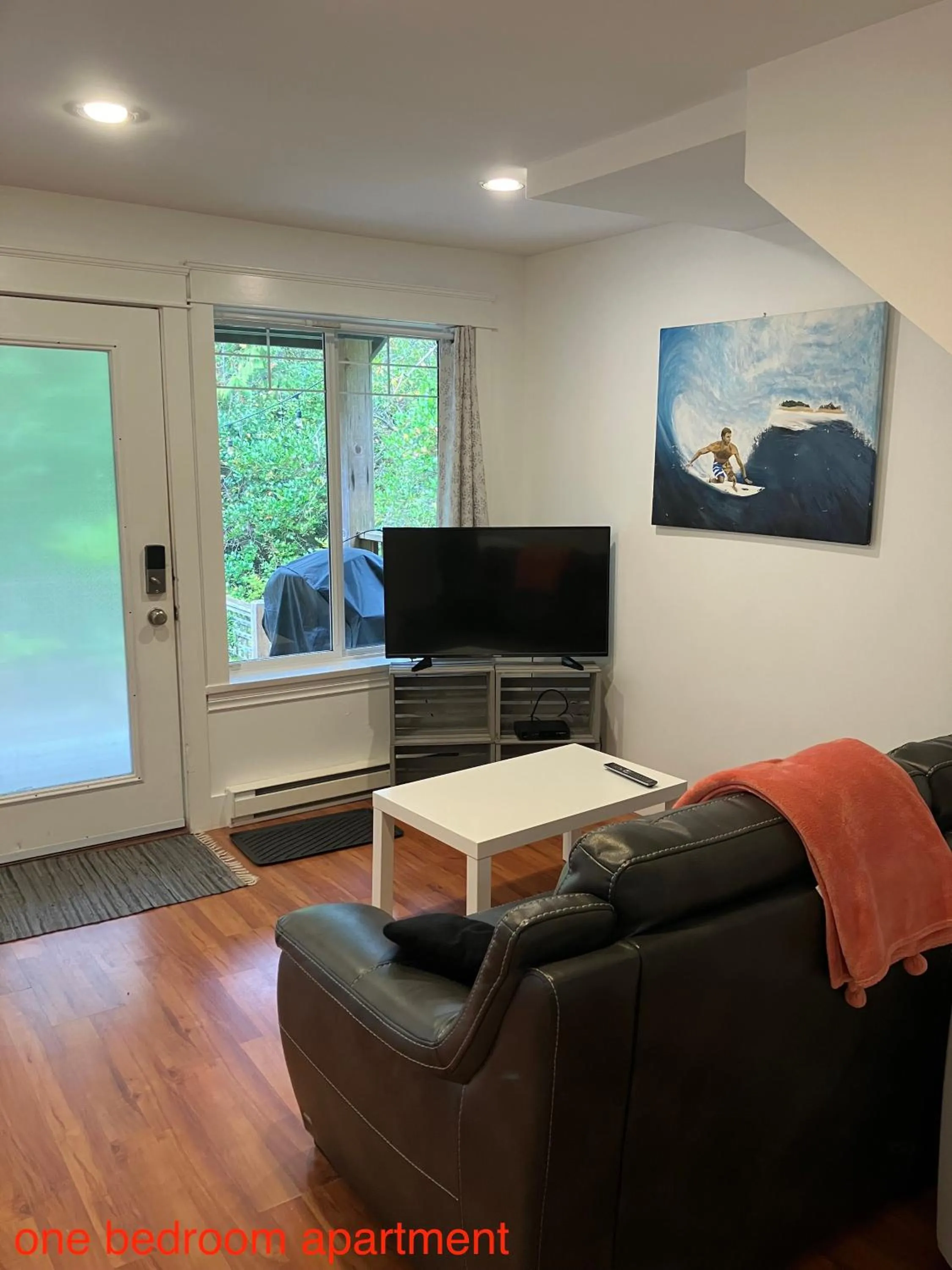 Living room in Sienna's Tree House (Tall Trees And Salty Breeze)