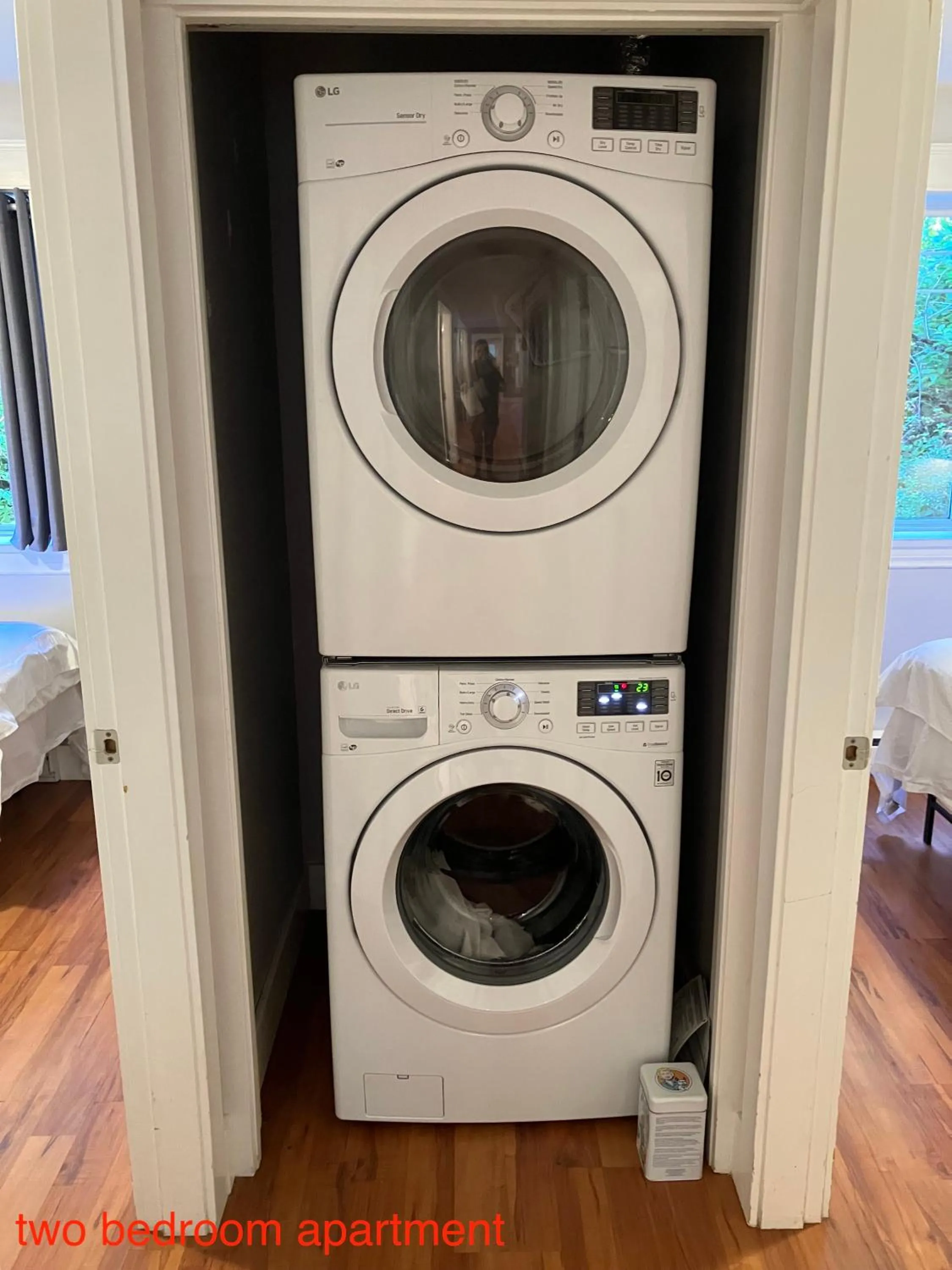 washing machine in Sienna's Tree House (Tall Trees And Salty Breeze)