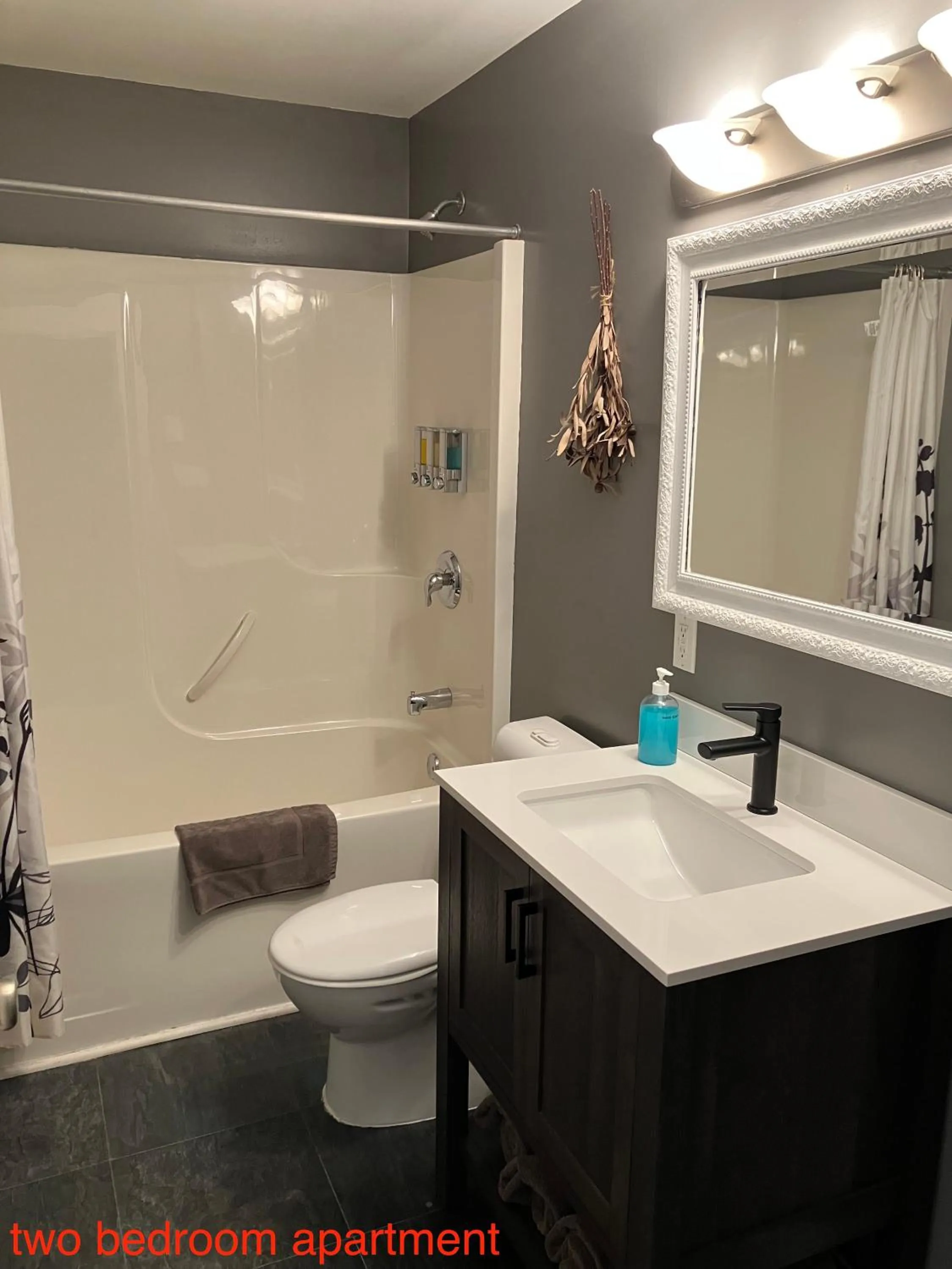 Shower in Sienna's Tree House (Tall Trees And Salty Breeze)