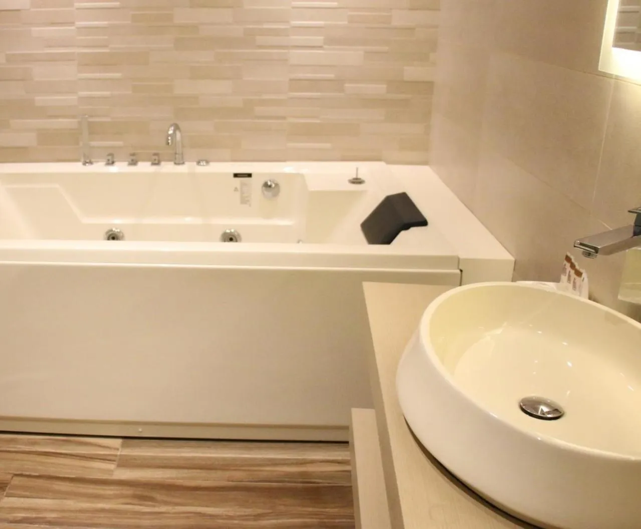 Bathroom in Eden Hotel