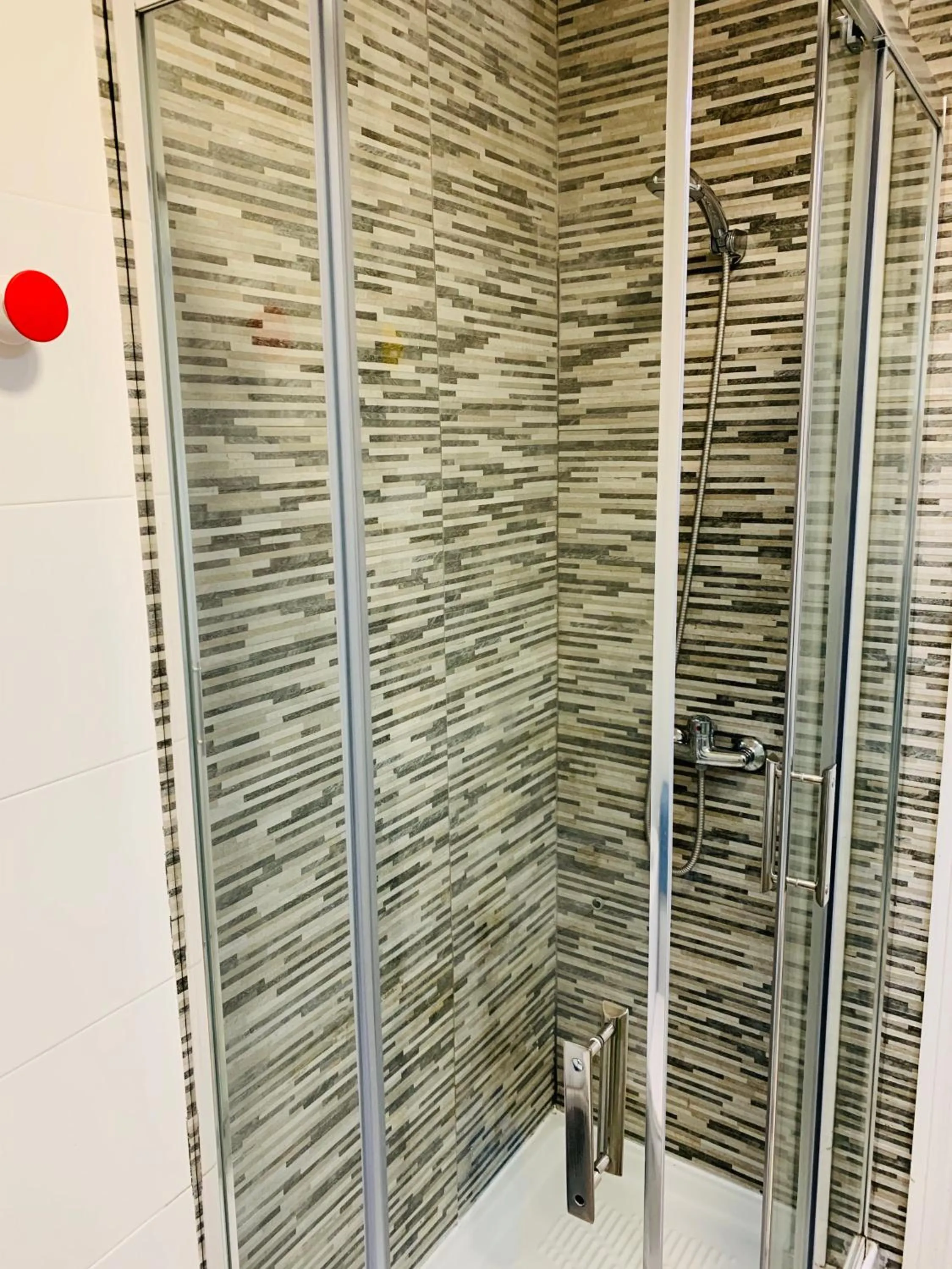 Bathroom in Oh! My Hostel