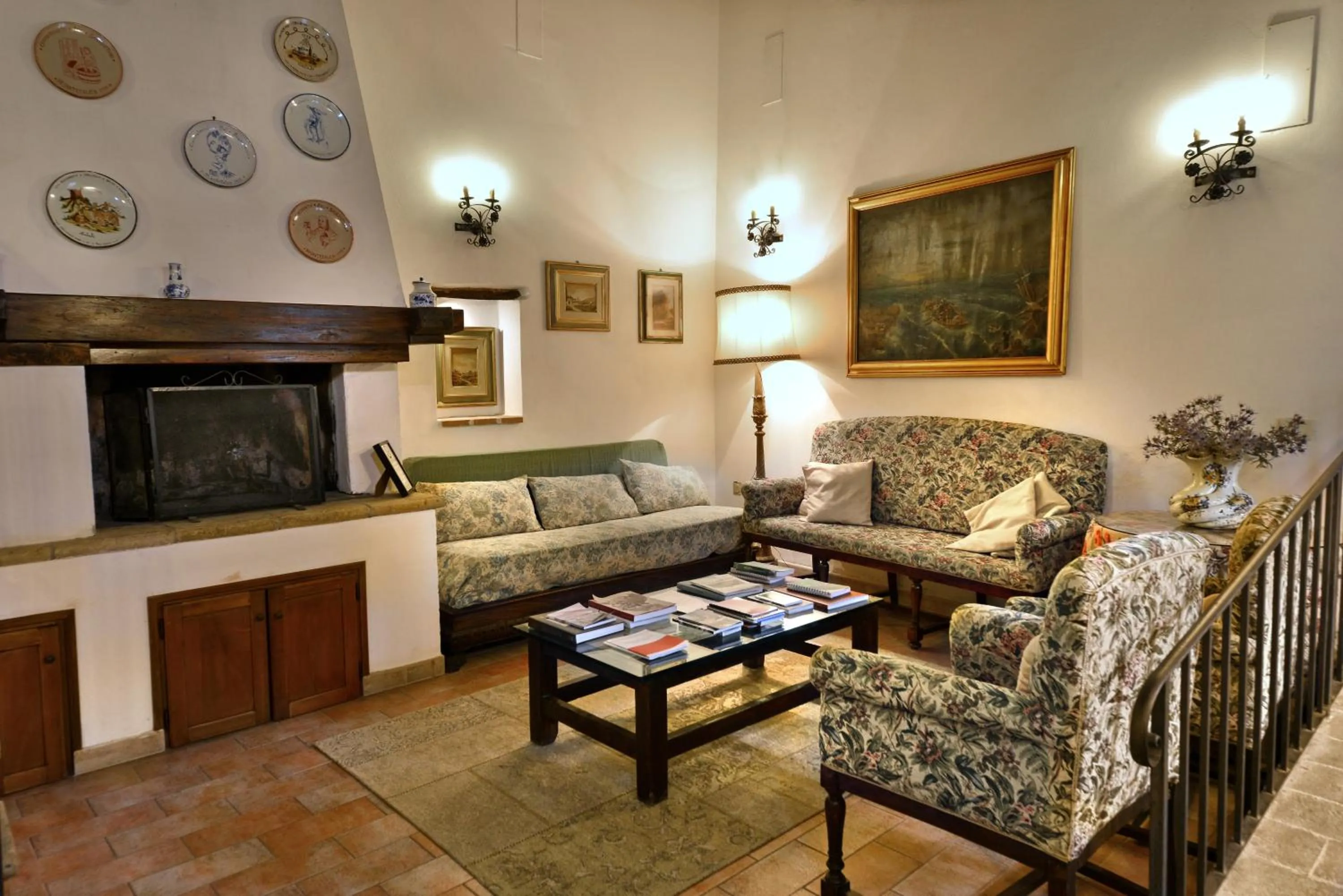 Communal lounge/ TV room in Agriturismo Sasso Rosso