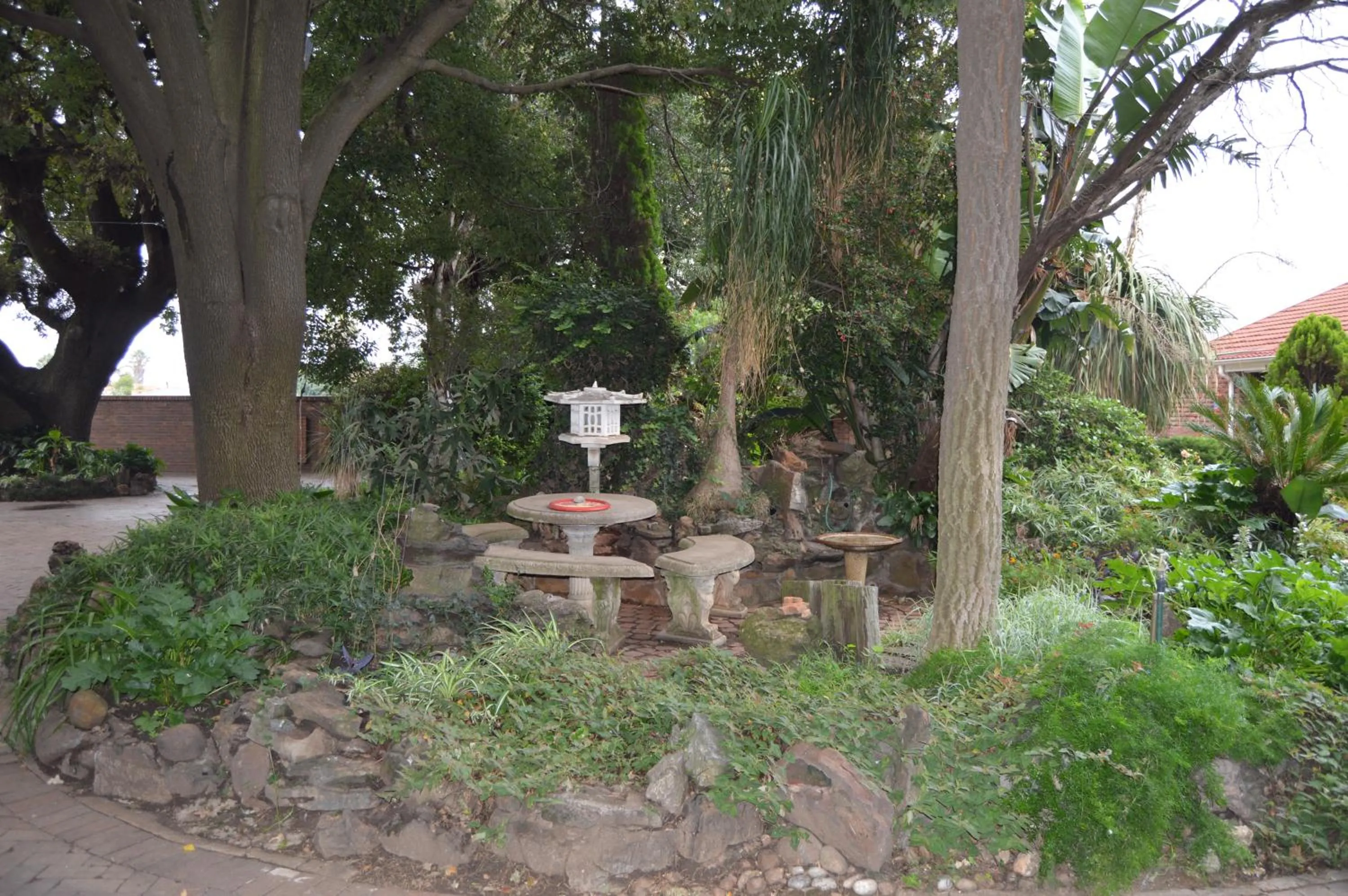 Airport Gardens Boutique Hotel