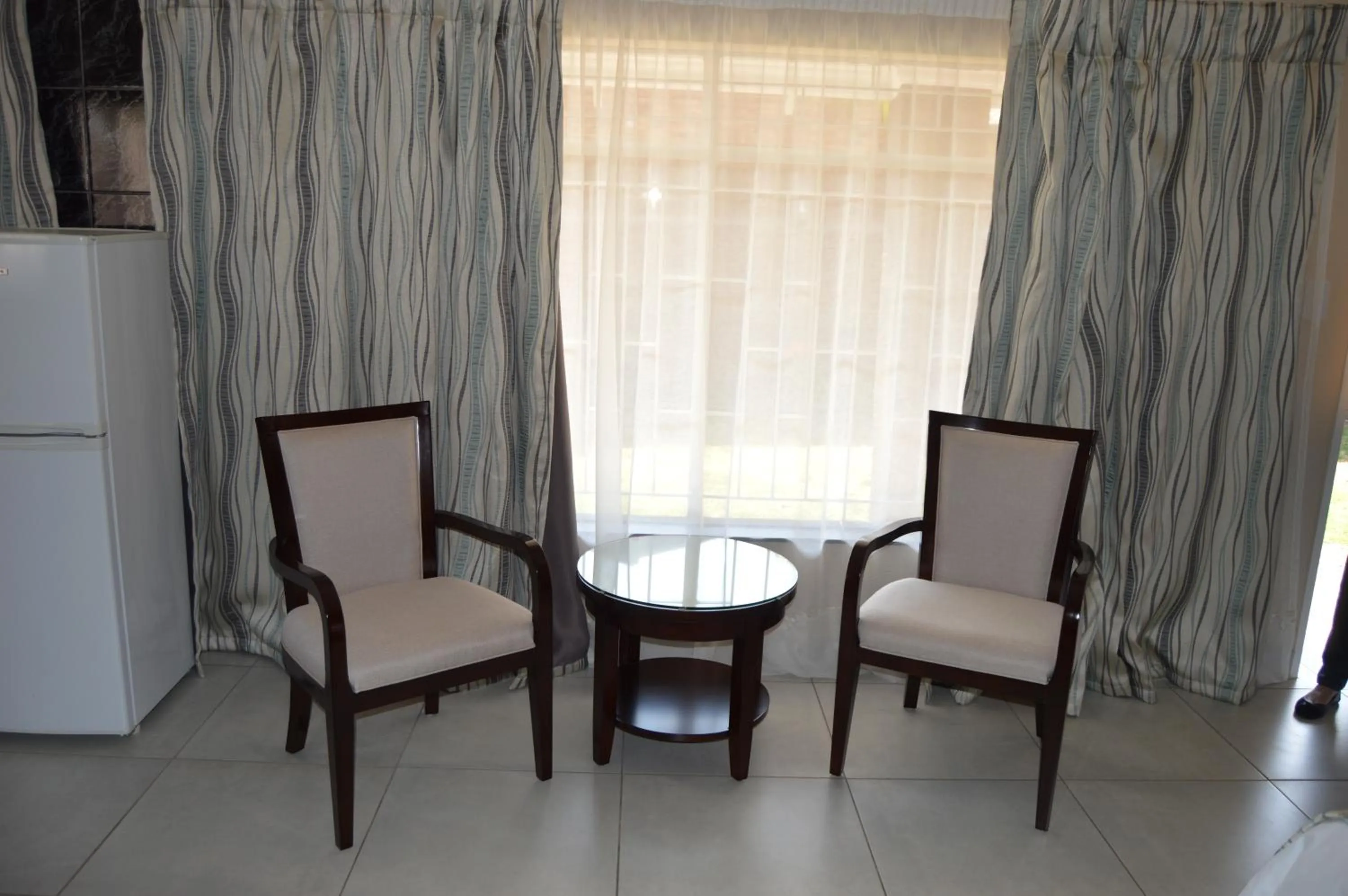 Seating area in Airport Gardens Boutique Hotel