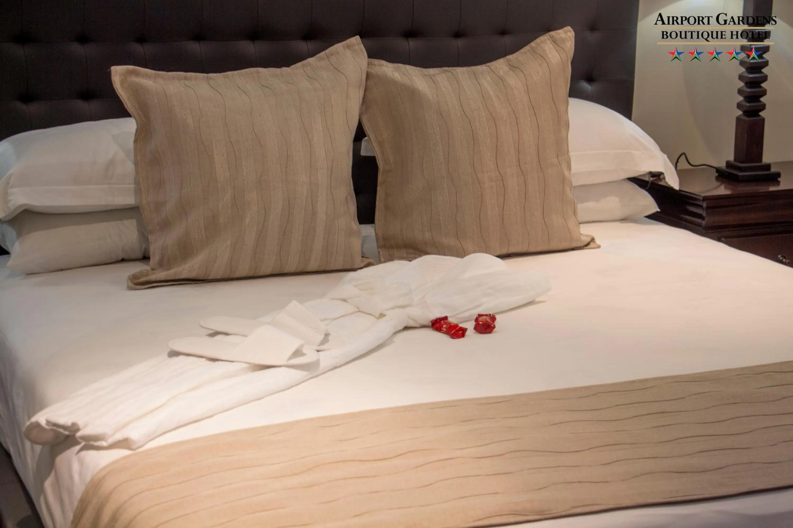 Bed in Airport Gardens Boutique Hotel