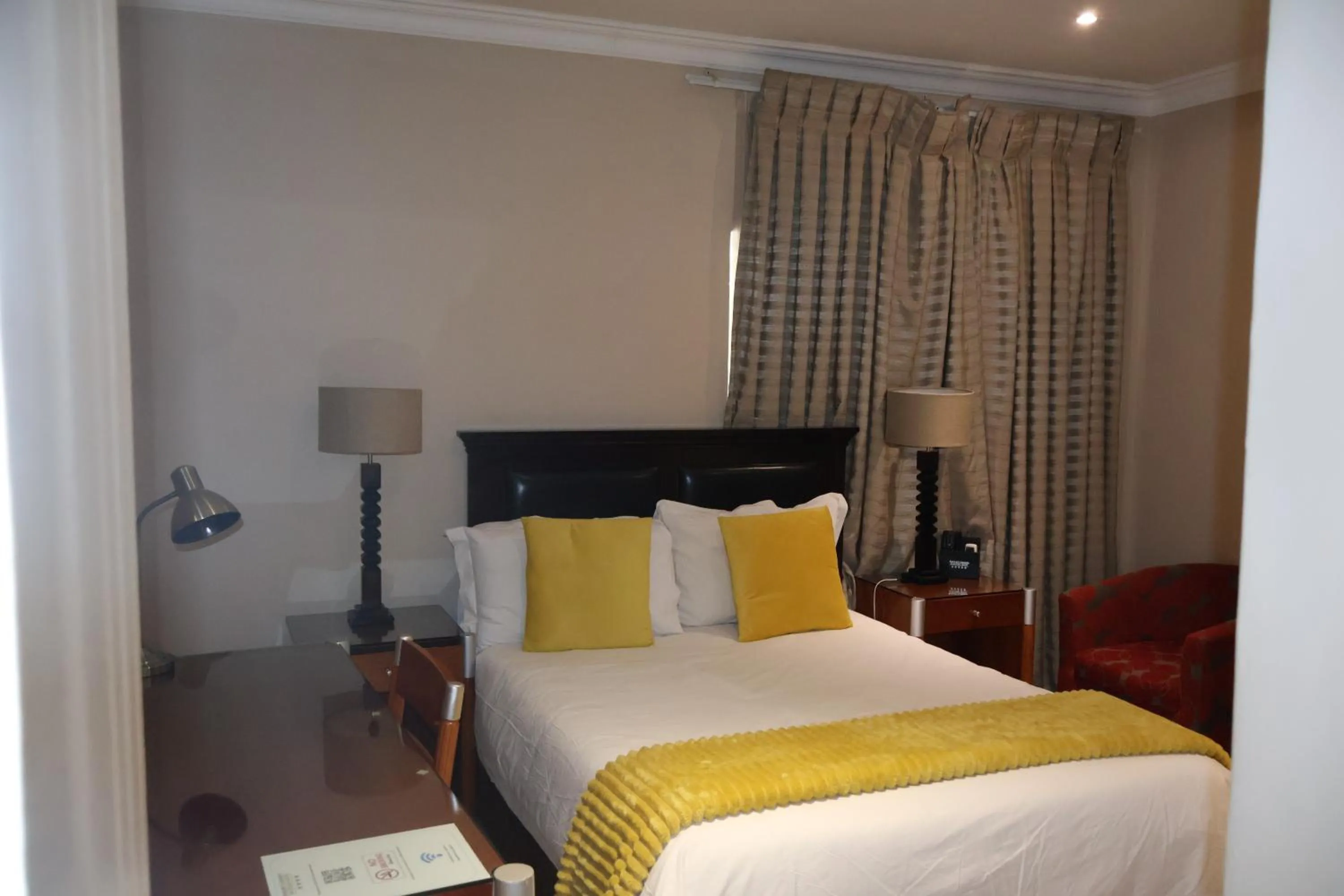 Bed in Airport Gardens Boutique Hotel