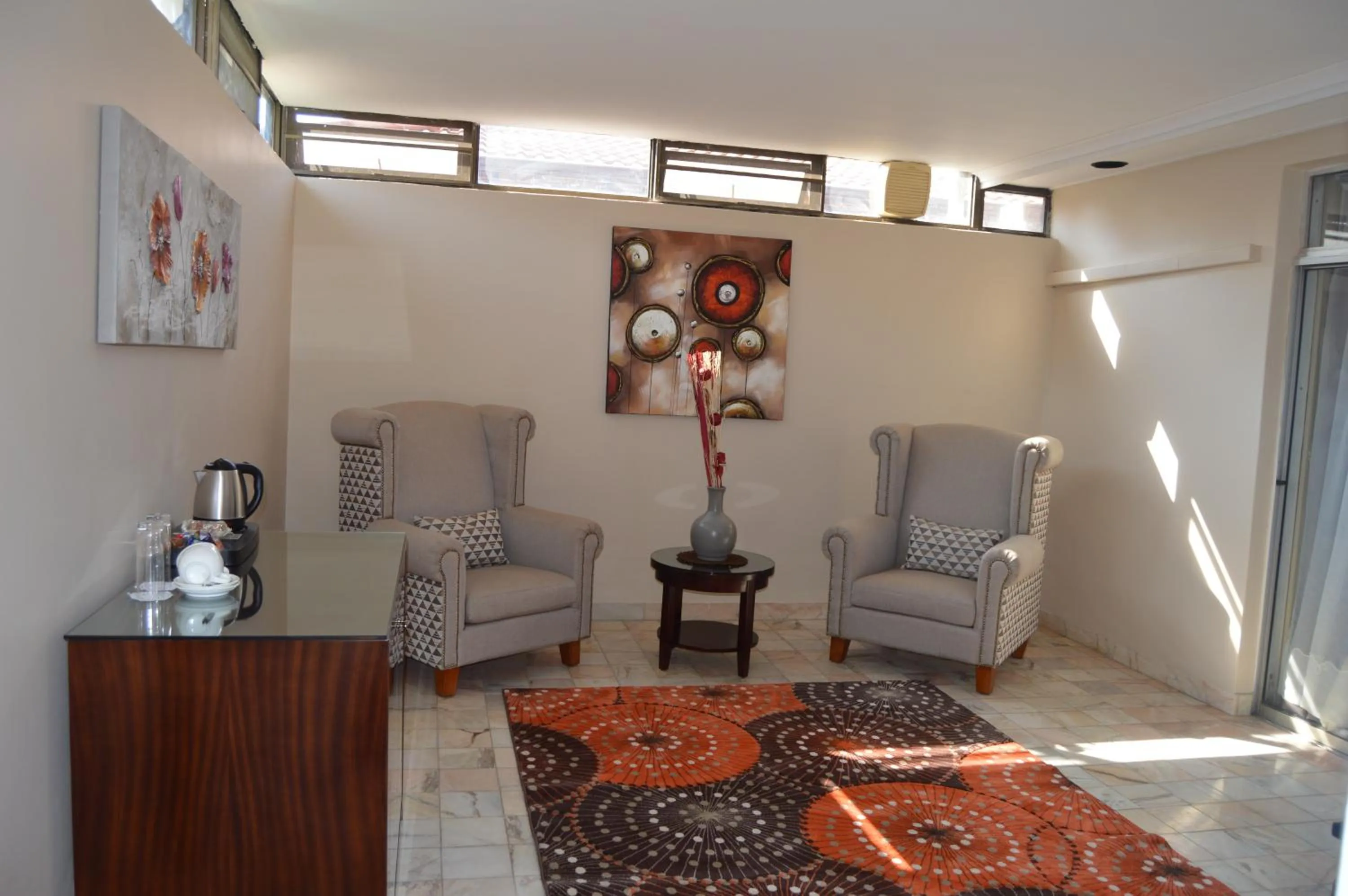 Airport Gardens Boutique Hotel