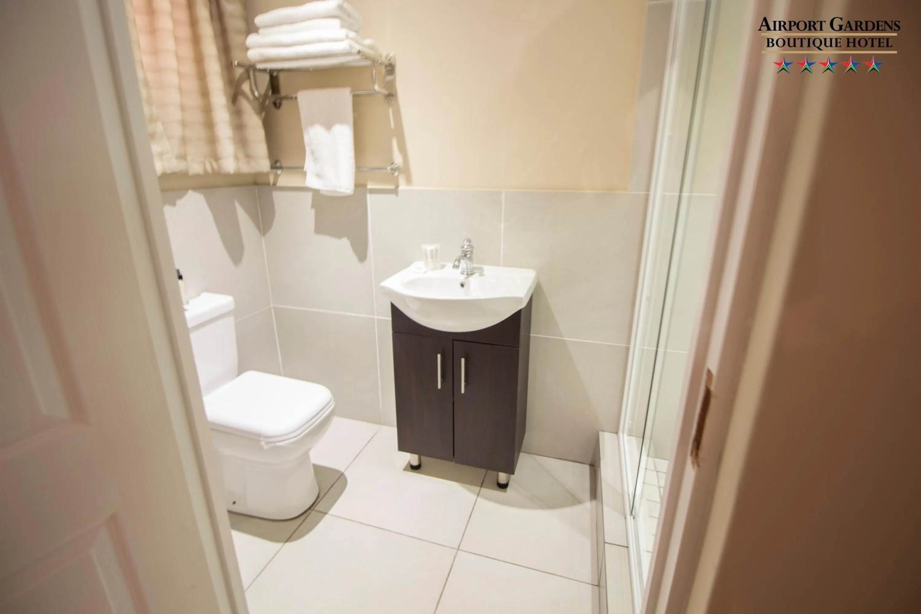 Airport Gardens Boutique Hotel