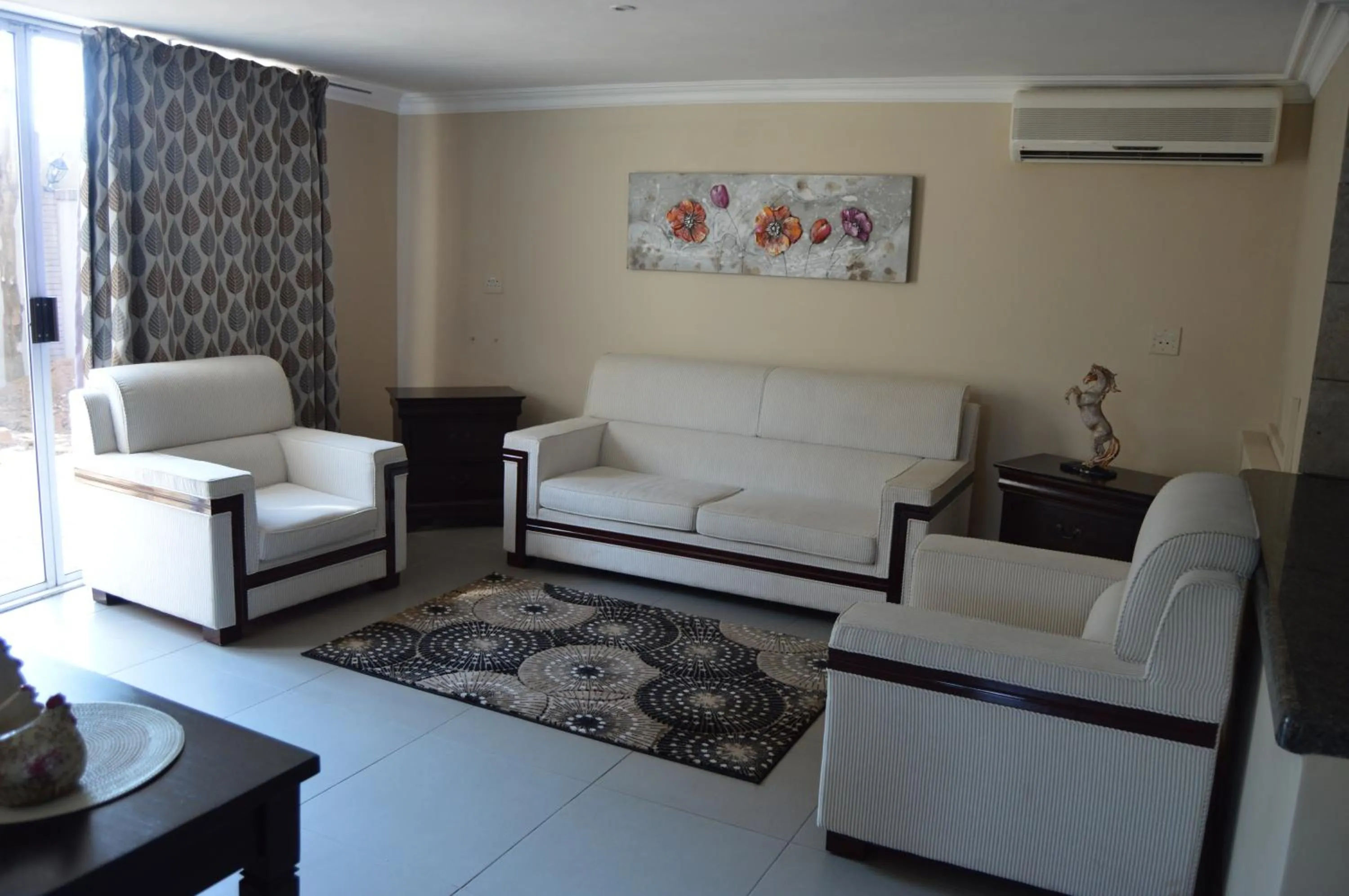 Airport Gardens Boutique Hotel