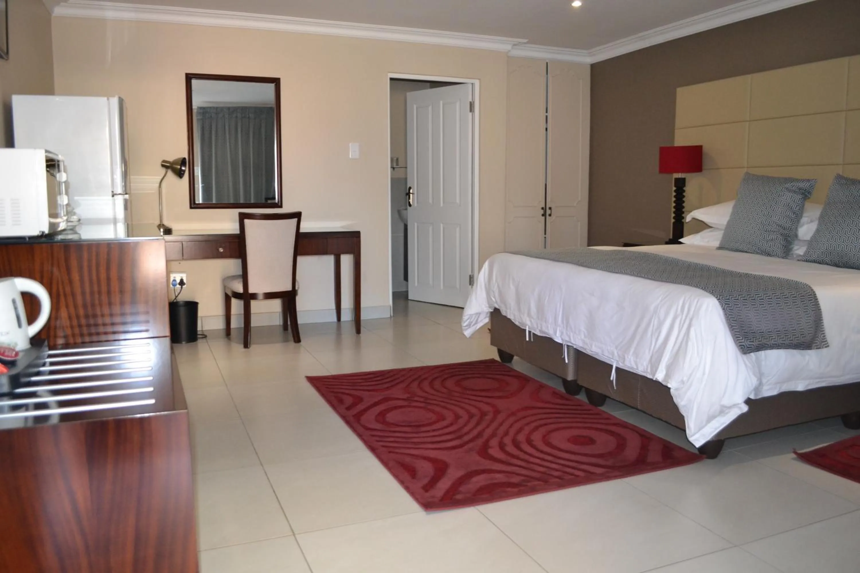 Photo of the whole room, Bed in Airport Gardens Boutique Hotel