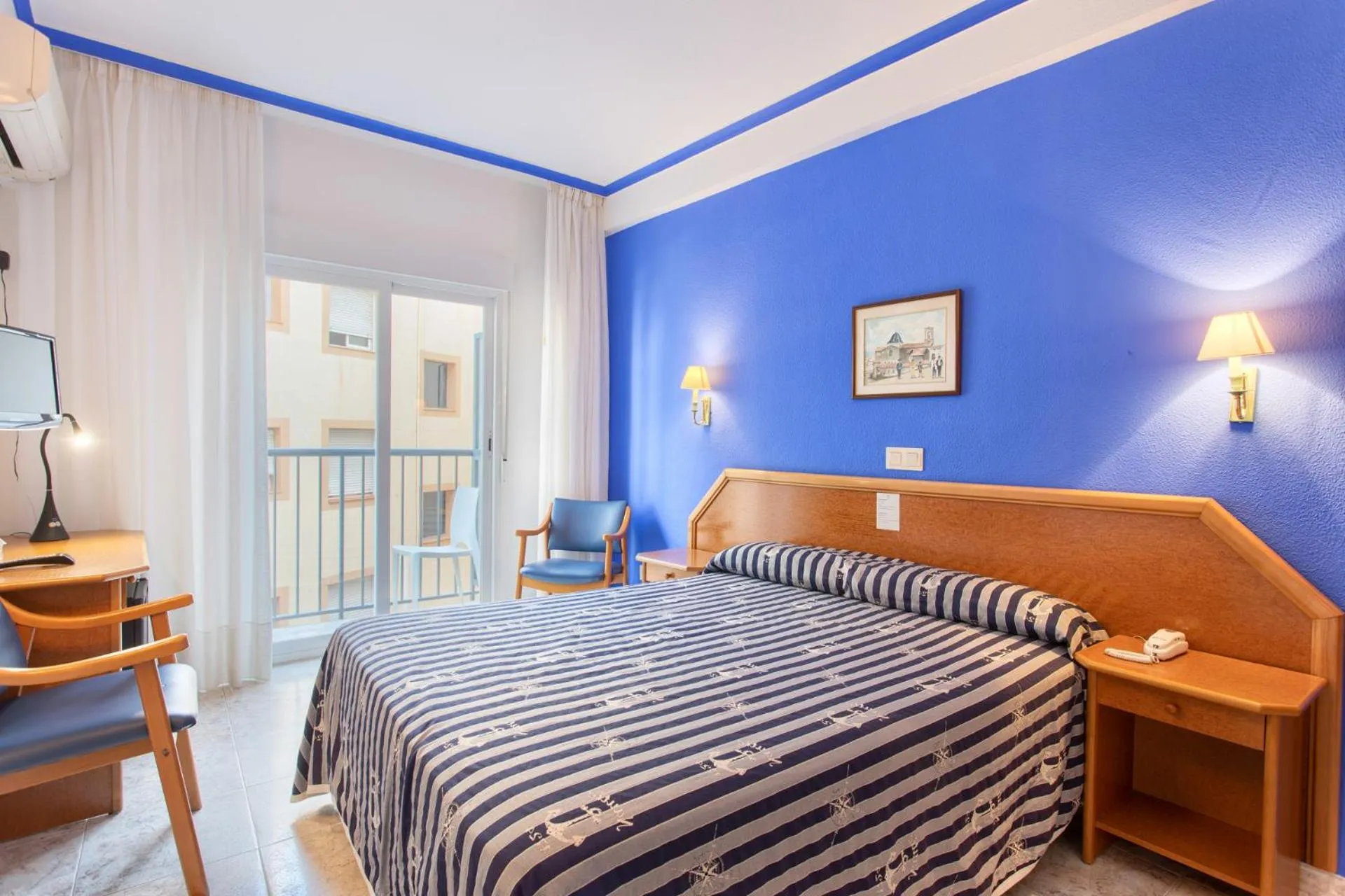 Photo of the whole room, Bed in Hotel Colón