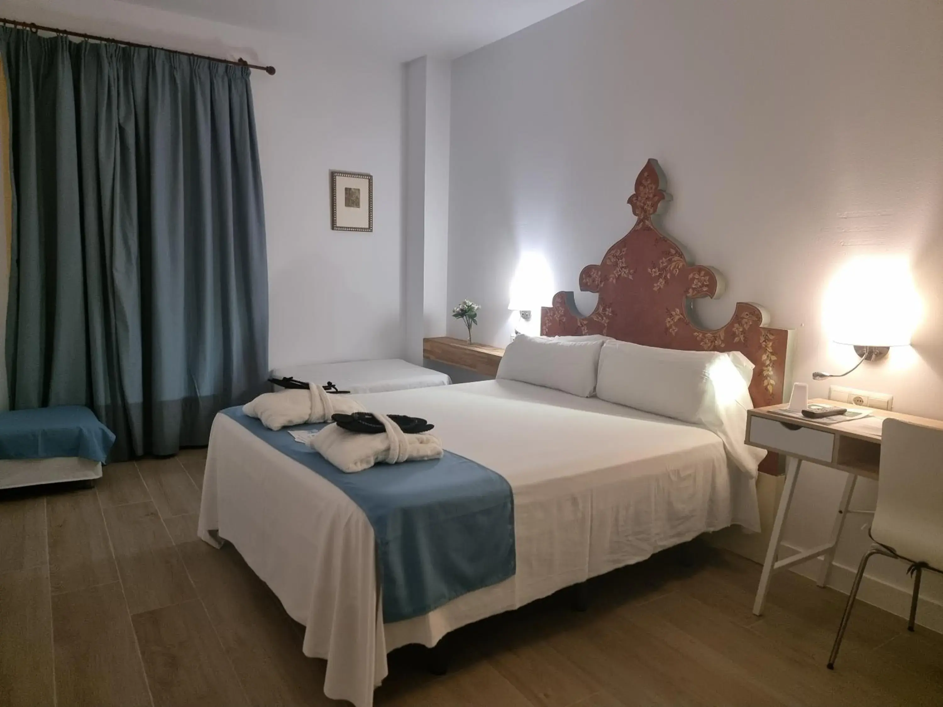 Classic Double Room with Spa Access in Hospederia Baños Arabes De Cordoba Classic Double Room with Spa Access in Hospederia Baños Arabes De Cordoba